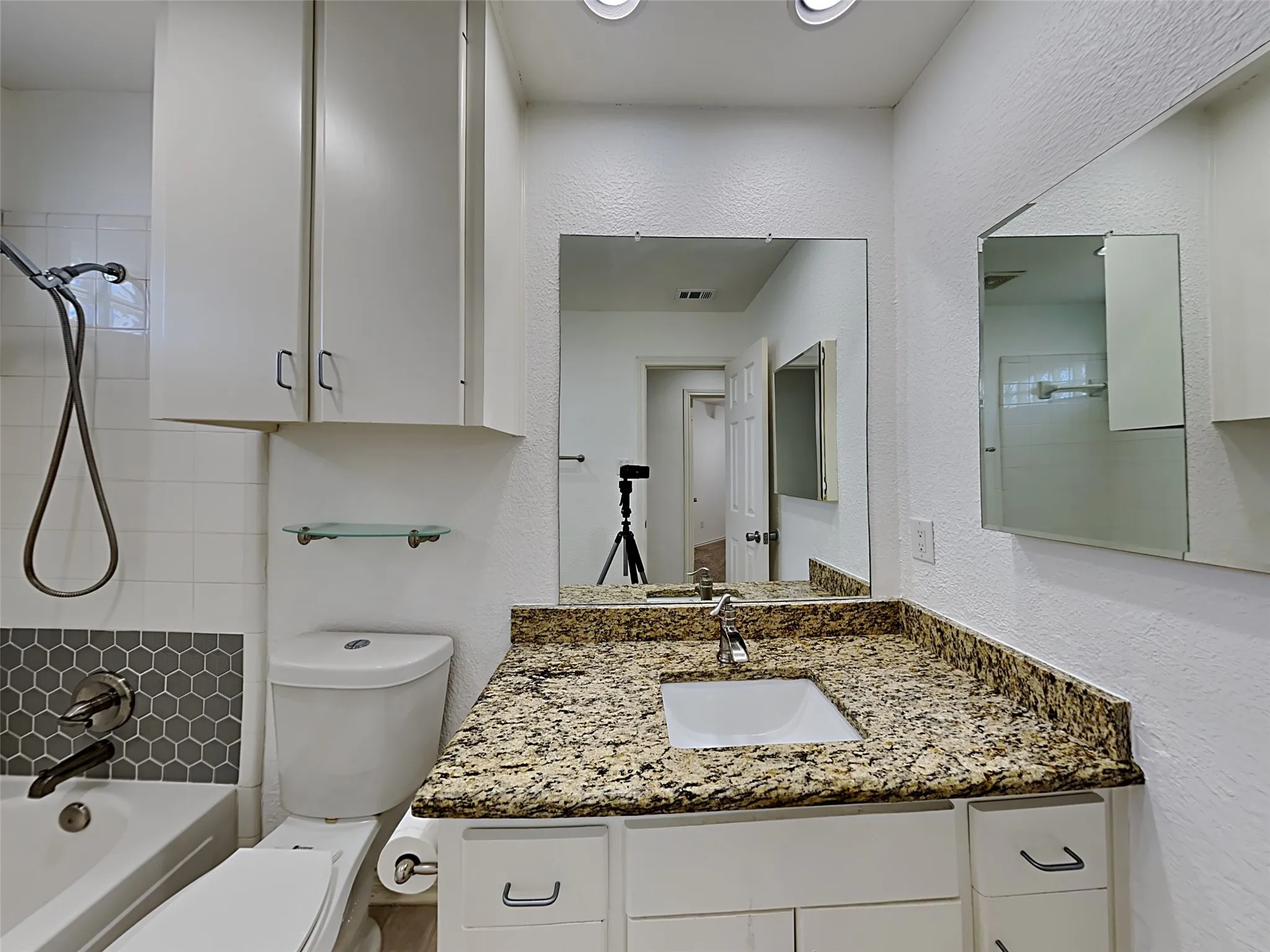 Single Family Residence For Rent in Rockwall County , 4322 Duck Pond Lane, Rowlett, Texas 75088, 4 Bedroom, 3 Bathroom, 2 Garage spaces, 2,089 Sqft, built in 1991, mls#21403898, Real Estate Agent in Rowlett, Homes For Rent in Rockwall county, Homes For Rent in Rowlett, Realtor in Rowlett Texas, Real Estate Brokerage Independent Realty Texas, Luminita Cordes Realtor