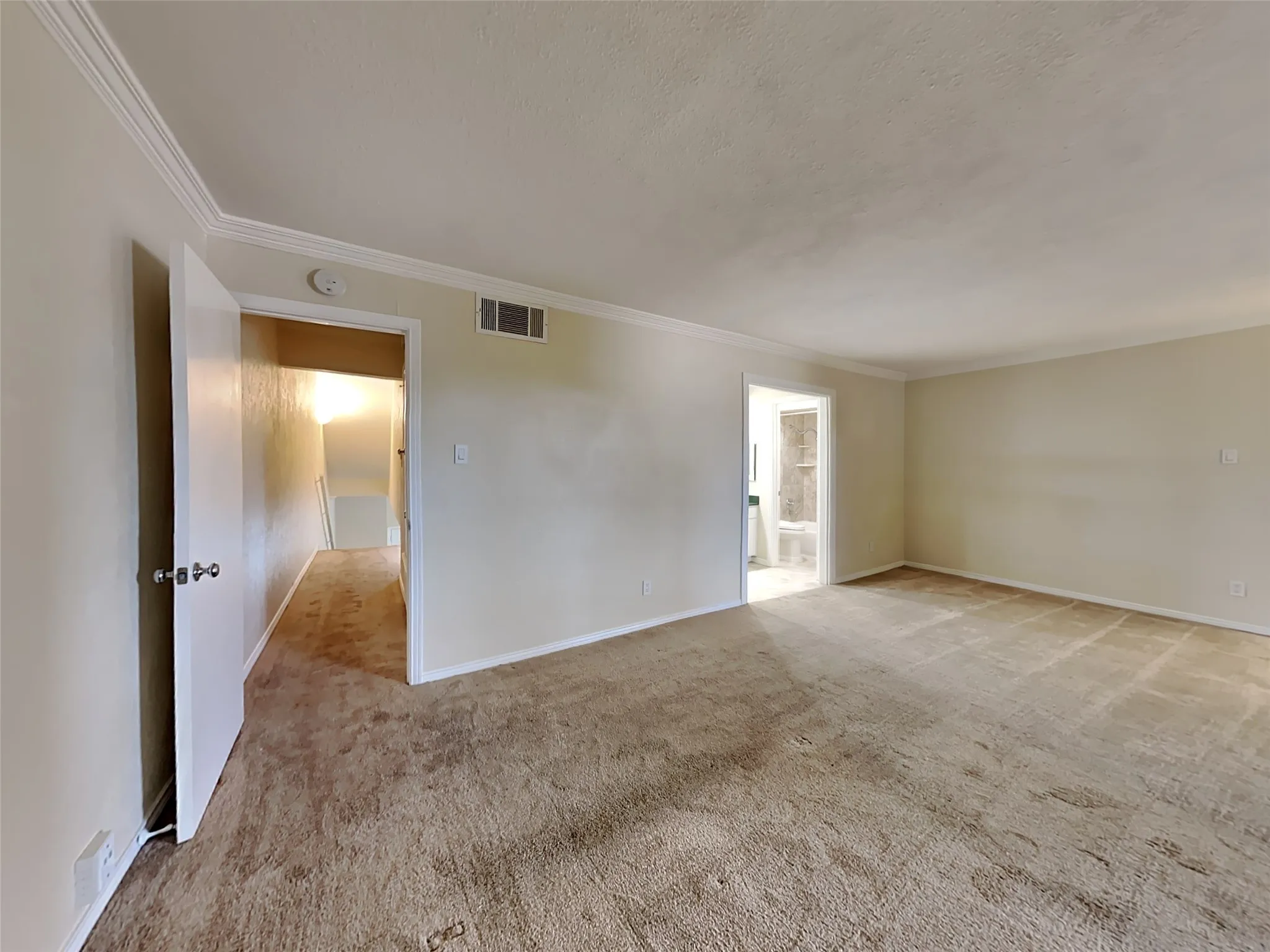 Condominium For Rent in Dallas County , 2907 Shelby Avenue, Dallas, Texas 75219, 1 Bedroom, 2 Bathroom, 1 Garage spaces, 1,216 Sqft, built in 1973, mls#21404061, Real Estate Agent in Dallas, Homes For Rent in Dallas county, Homes For Rent in Dallas, Realtor in Dallas Texas, Real Estate Brokerage Independent Realty Texas, Luminita Cordes Realtor
