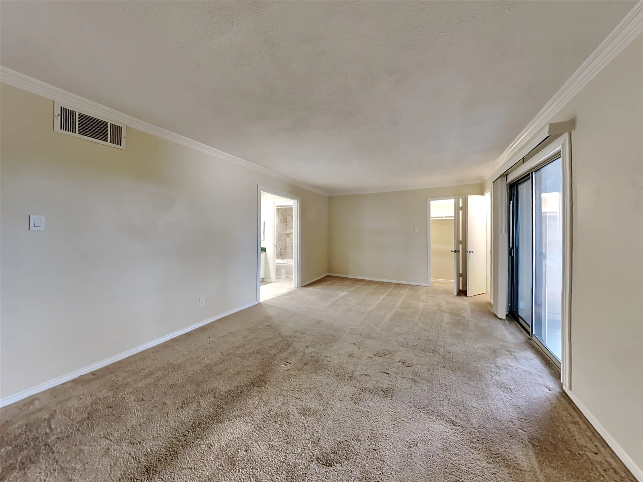 Condominium For Rent in Dallas County , 2907 Shelby Avenue, Dallas, Texas 75219, 1 Bedroom, 2 Bathroom, 1 Garage spaces, 1,216 Sqft, built in 1973, mls#21404061, Real Estate Agent in Dallas, Homes For Rent in Dallas county, Homes For Rent in Dallas, Realtor in Dallas Texas, Real Estate Brokerage Independent Realty Texas, Luminita Cordes Realtor