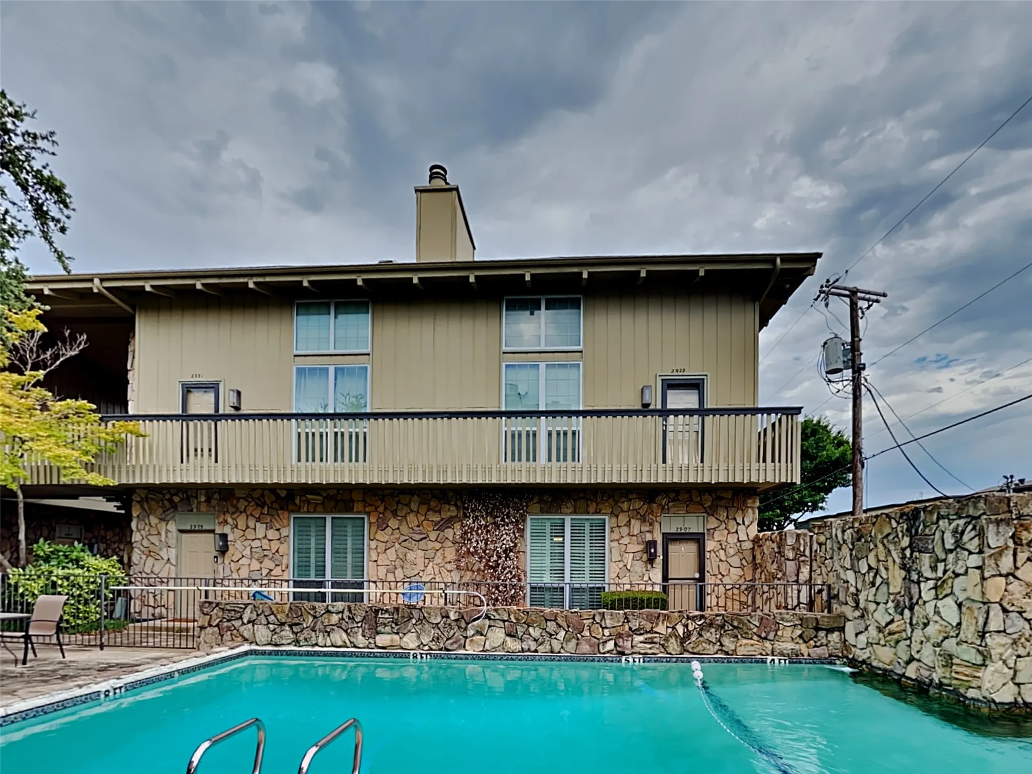 Condominium For Rent in Dallas County , 2907 Shelby Avenue, Dallas, Texas 75219, 1 Bedroom, 2 Bathroom, 1 Garage spaces, 1,216 Sqft, built in 1973, mls#21404061, Real Estate Agent in Dallas, Homes For Rent in Dallas county, Homes For Rent in Dallas, Realtor in Dallas Texas, Real Estate Brokerage Independent Realty Texas, Luminita Cordes Realtor