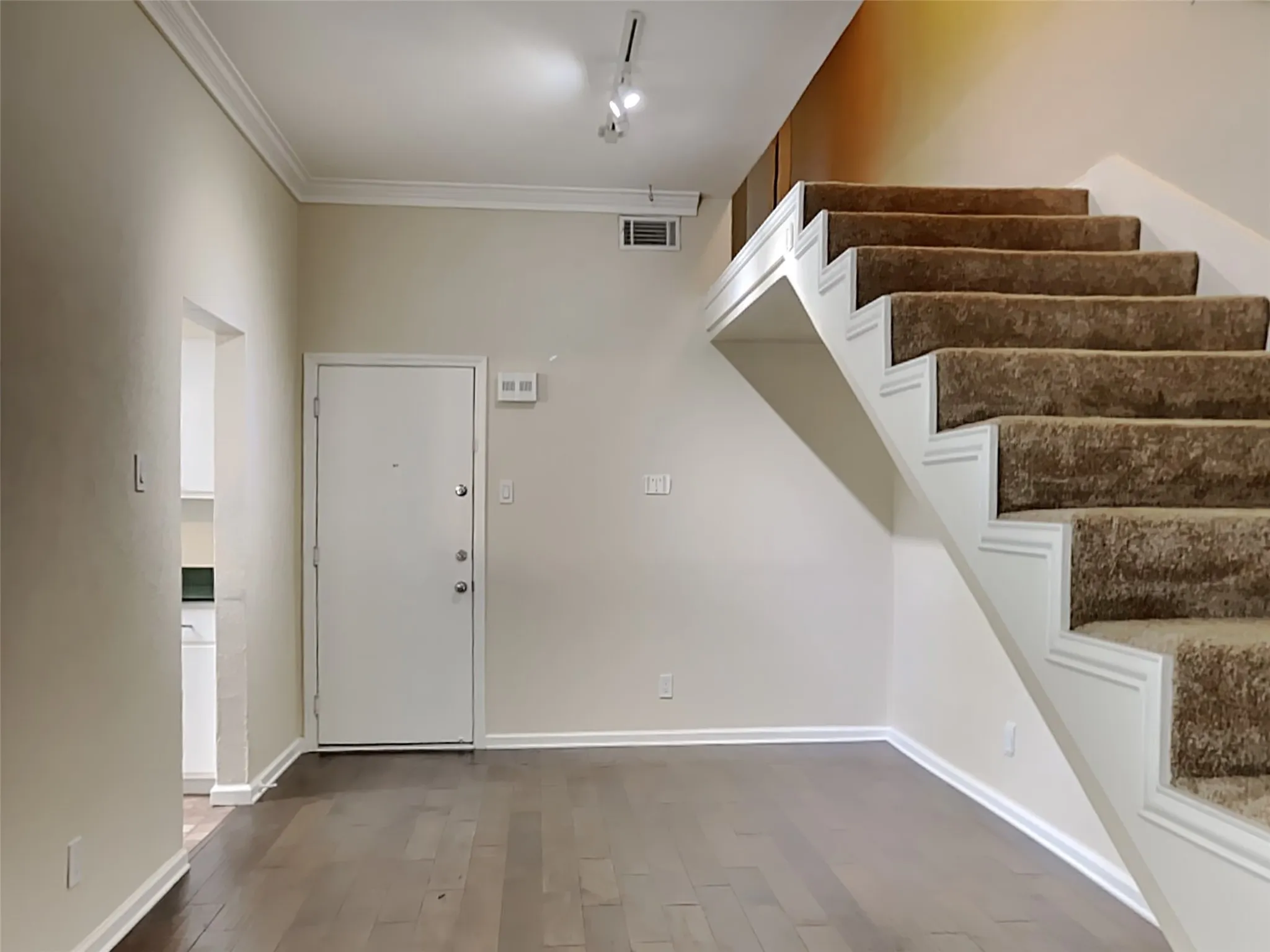 Condominium For Rent in Dallas County , 2907 Shelby Avenue, Dallas, Texas 75219, 1 Bedroom, 2 Bathroom, 1 Garage spaces, 1,216 Sqft, built in 1973, mls#21404061, Real Estate Agent in Dallas, Homes For Rent in Dallas county, Homes For Rent in Dallas, Realtor in Dallas Texas, Real Estate Brokerage Independent Realty Texas, Luminita Cordes Realtor