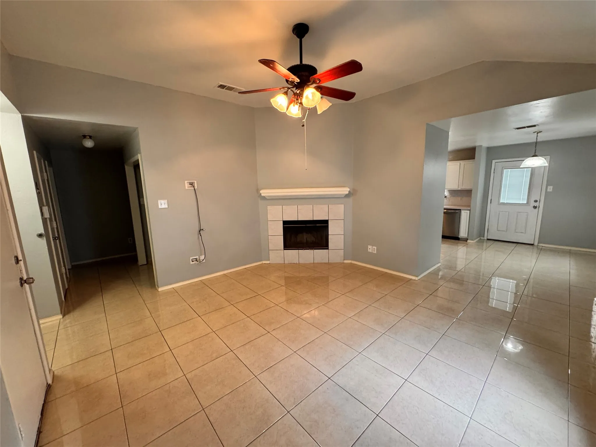Single Family Residence For Rent in Dallas County , 4470 Falls Drive, Dallas, Texas 75211, 3 Bedroom, 2 Bathroom, 1 Garage spaces, 1,286 Sqft, built in 1996, mls#21404483, Real Estate Agent in Dallas, Homes For Rent in Dallas county, Homes For Rent in Dallas, Realtor in Dallas Texas, Real Estate Brokerage Independent Realty Texas, Luminita Cordes Realtor