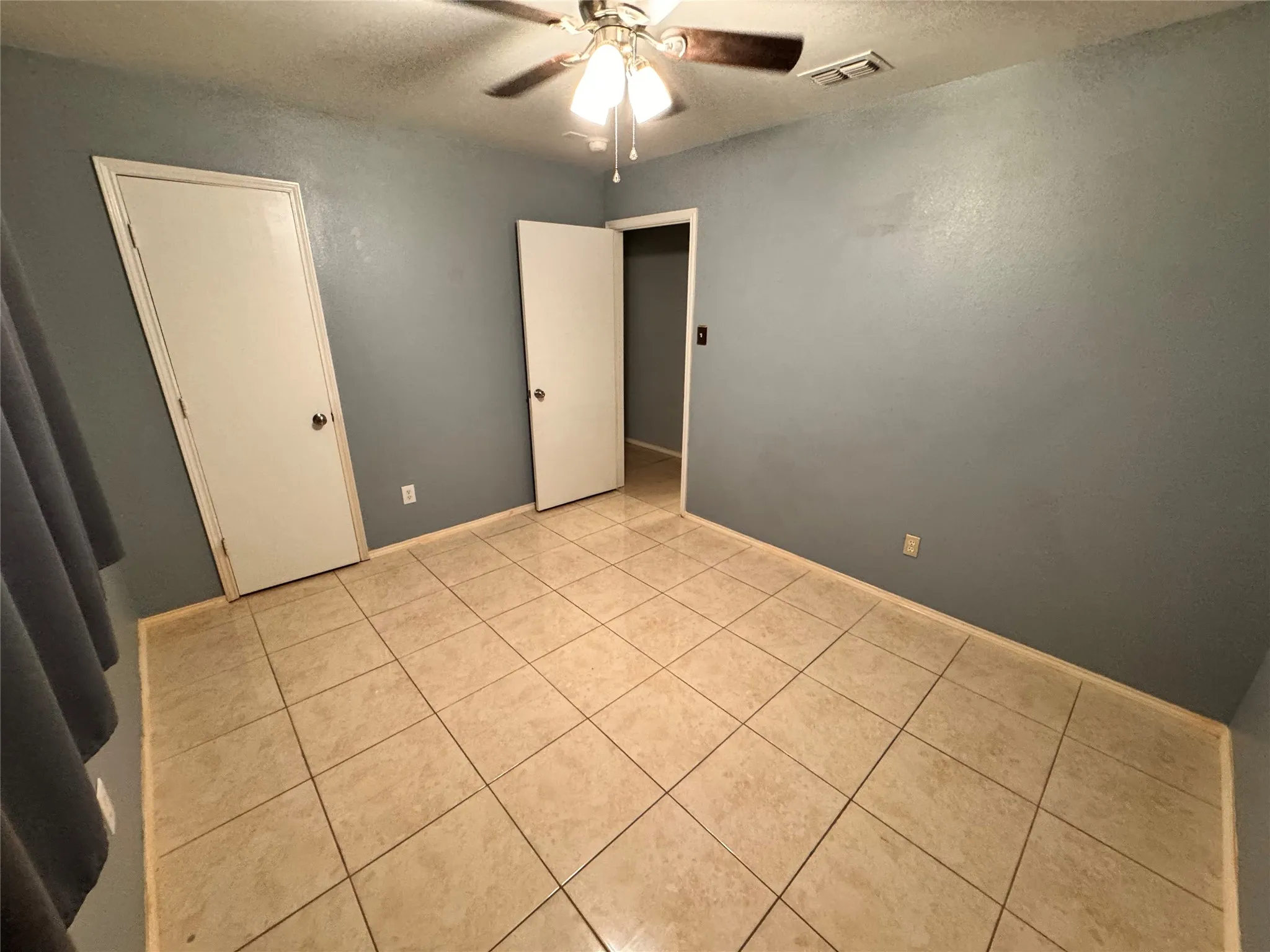 Single Family Residence For Rent in Dallas County , 4470 Falls Drive, Dallas, Texas 75211, 3 Bedroom, 2 Bathroom, 1 Garage spaces, 1,286 Sqft, built in 1996, mls#21404483, Real Estate Agent in Dallas, Homes For Rent in Dallas county, Homes For Rent in Dallas, Realtor in Dallas Texas, Real Estate Brokerage Independent Realty Texas, Luminita Cordes Realtor