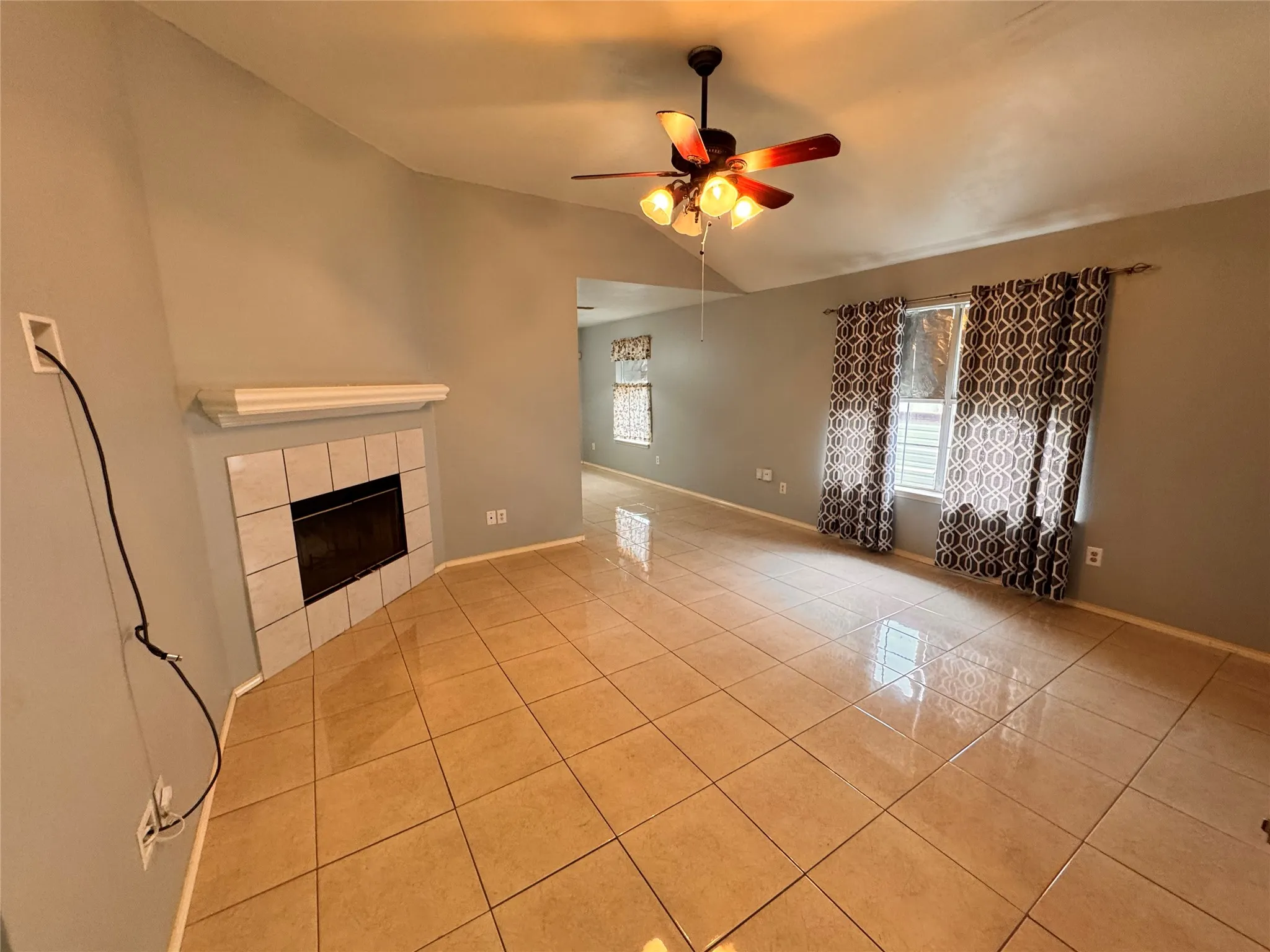 Single Family Residence For Rent in Dallas County , 4470 Falls Drive, Dallas, Texas 75211, 3 Bedroom, 2 Bathroom, 1 Garage spaces, 1,286 Sqft, built in 1996, mls#21404483, Real Estate Agent in Dallas, Homes For Rent in Dallas county, Homes For Rent in Dallas, Realtor in Dallas Texas, Real Estate Brokerage Independent Realty Texas, Luminita Cordes Realtor