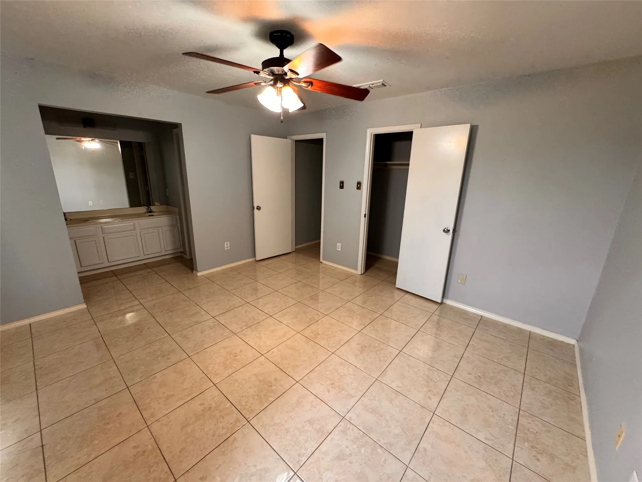 Single Family Residence For Rent in Dallas County , 4470 Falls Drive, Dallas, Texas 75211, 3 Bedroom, 2 Bathroom, 1 Garage spaces, 1,286 Sqft, built in 1996, mls#21404483, Real Estate Agent in Dallas, Homes For Rent in Dallas county, Homes For Rent in Dallas, Realtor in Dallas Texas, Real Estate Brokerage Independent Realty Texas, Luminita Cordes Realtor