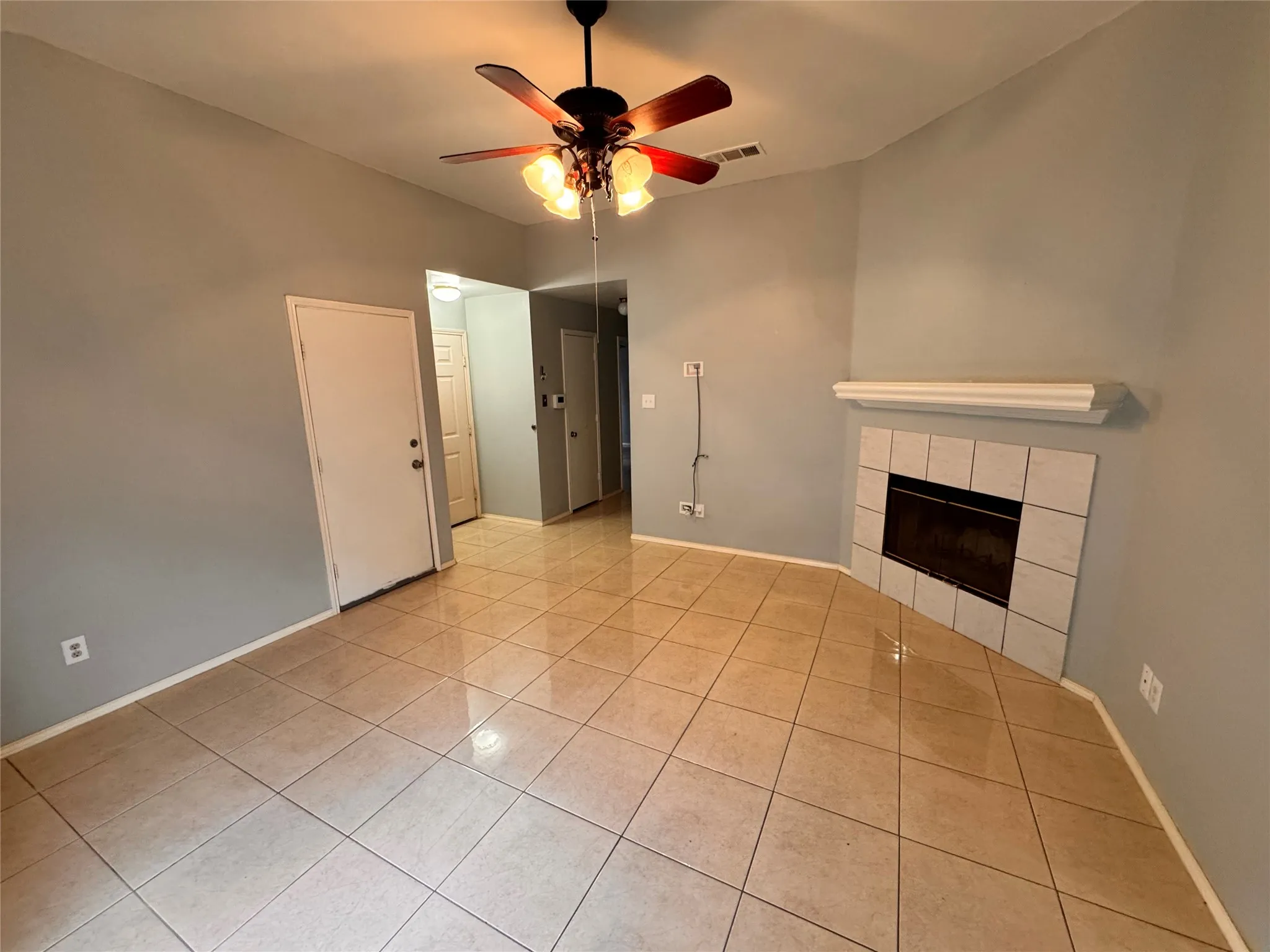 Single Family Residence For Rent in Dallas County , 4470 Falls Drive, Dallas, Texas 75211, 3 Bedroom, 2 Bathroom, 1 Garage spaces, 1,286 Sqft, built in 1996, mls#21404483, Real Estate Agent in Dallas, Homes For Rent in Dallas county, Homes For Rent in Dallas, Realtor in Dallas Texas, Real Estate Brokerage Independent Realty Texas, Luminita Cordes Realtor