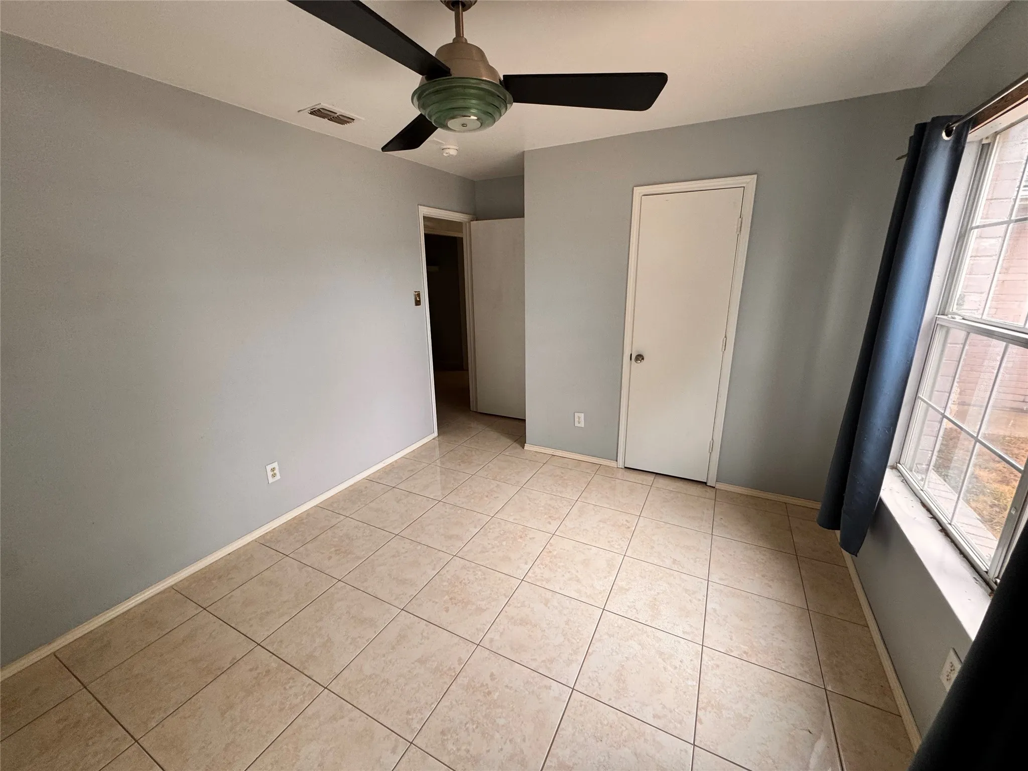 Single Family Residence For Rent in Dallas County , 4470 Falls Drive, Dallas, Texas 75211, 3 Bedroom, 2 Bathroom, 1 Garage spaces, 1,286 Sqft, built in 1996, mls#21404483, Real Estate Agent in Dallas, Homes For Rent in Dallas county, Homes For Rent in Dallas, Realtor in Dallas Texas, Real Estate Brokerage Independent Realty Texas, Luminita Cordes Realtor