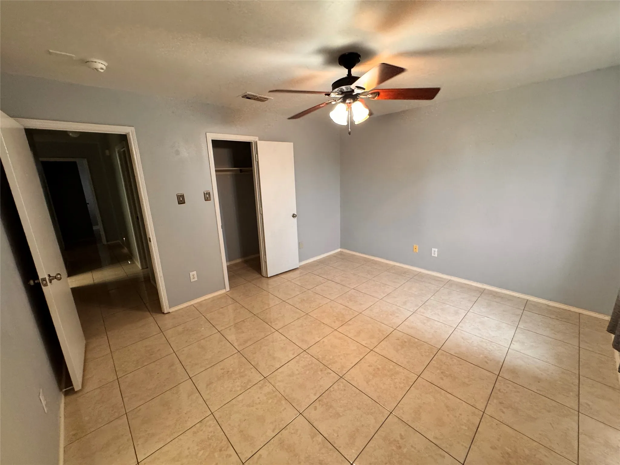 Single Family Residence For Rent in Dallas County , 4470 Falls Drive, Dallas, Texas 75211, 3 Bedroom, 2 Bathroom, 1 Garage spaces, 1,286 Sqft, built in 1996, mls#21404483, Real Estate Agent in Dallas, Homes For Rent in Dallas county, Homes For Rent in Dallas, Realtor in Dallas Texas, Real Estate Brokerage Independent Realty Texas, Luminita Cordes Realtor