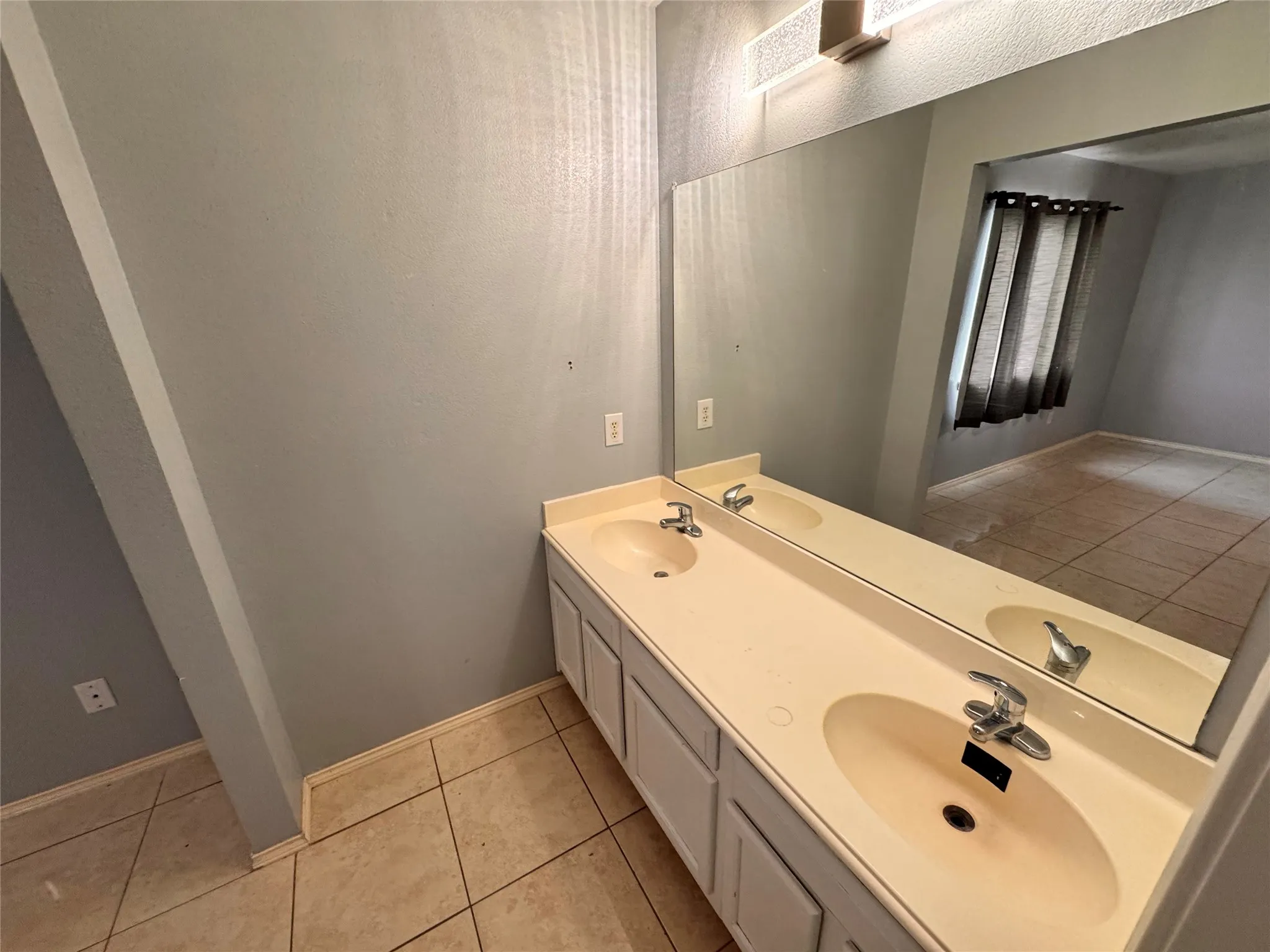Single Family Residence For Rent in Dallas County , 4470 Falls Drive, Dallas, Texas 75211, 3 Bedroom, 2 Bathroom, 1 Garage spaces, 1,286 Sqft, built in 1996, mls#21404483, Real Estate Agent in Dallas, Homes For Rent in Dallas county, Homes For Rent in Dallas, Realtor in Dallas Texas, Real Estate Brokerage Independent Realty Texas, Luminita Cordes Realtor