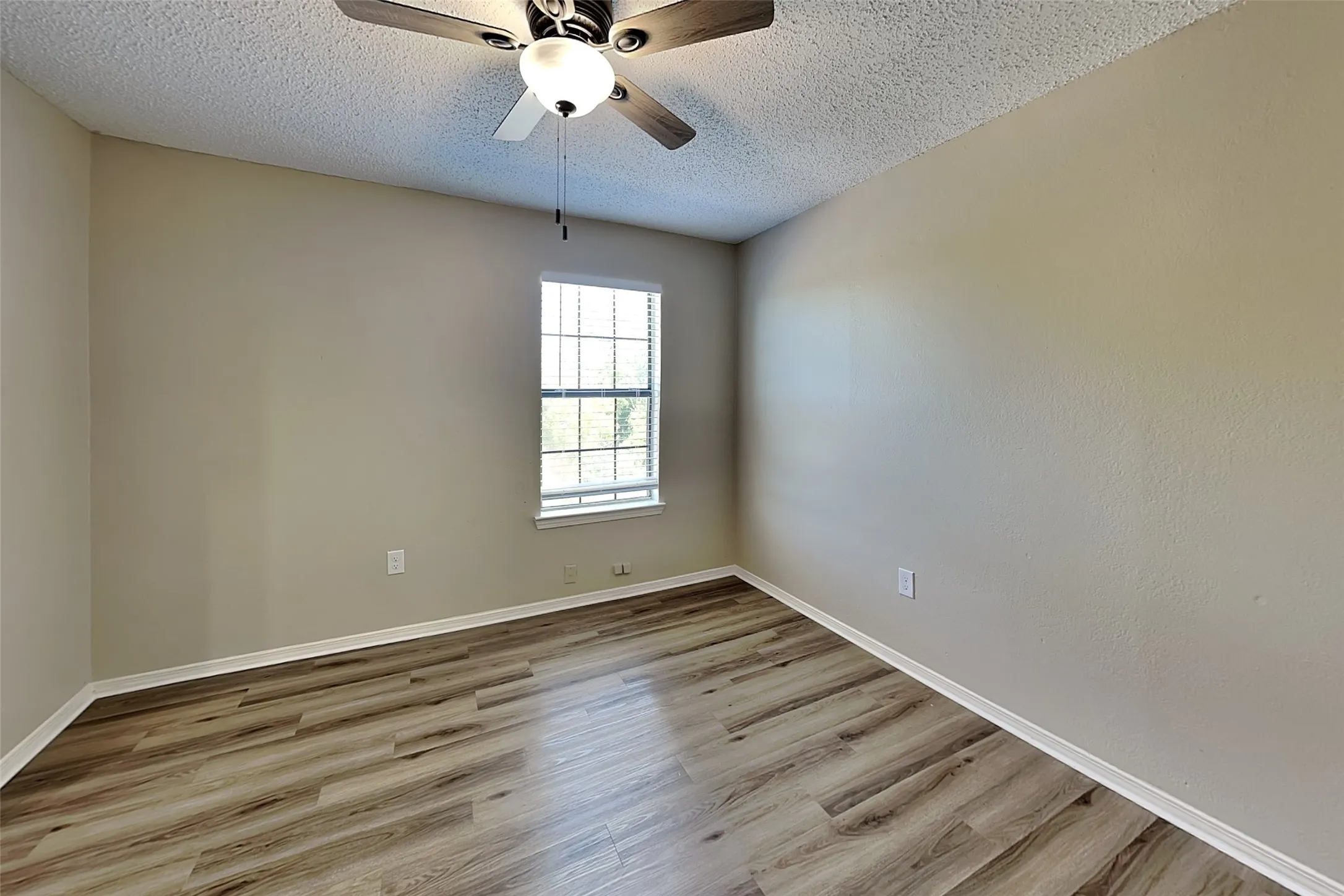 Single Family Residence For Rent in Dallas County , 6700 Alissa Drive, Rowlett, Texas 75089, 2 Bedroom, 2 Bathroom, 2 Garage spaces, 1,521 Sqft, built in 1983, mls#21403979, Real Estate Agent in Rowlett, Homes For Rent in Dallas county, Homes For Rent in Rowlett, Realtor in Rowlett Texas, Real Estate Brokerage Independent Realty Texas, Luminita Cordes Realtor