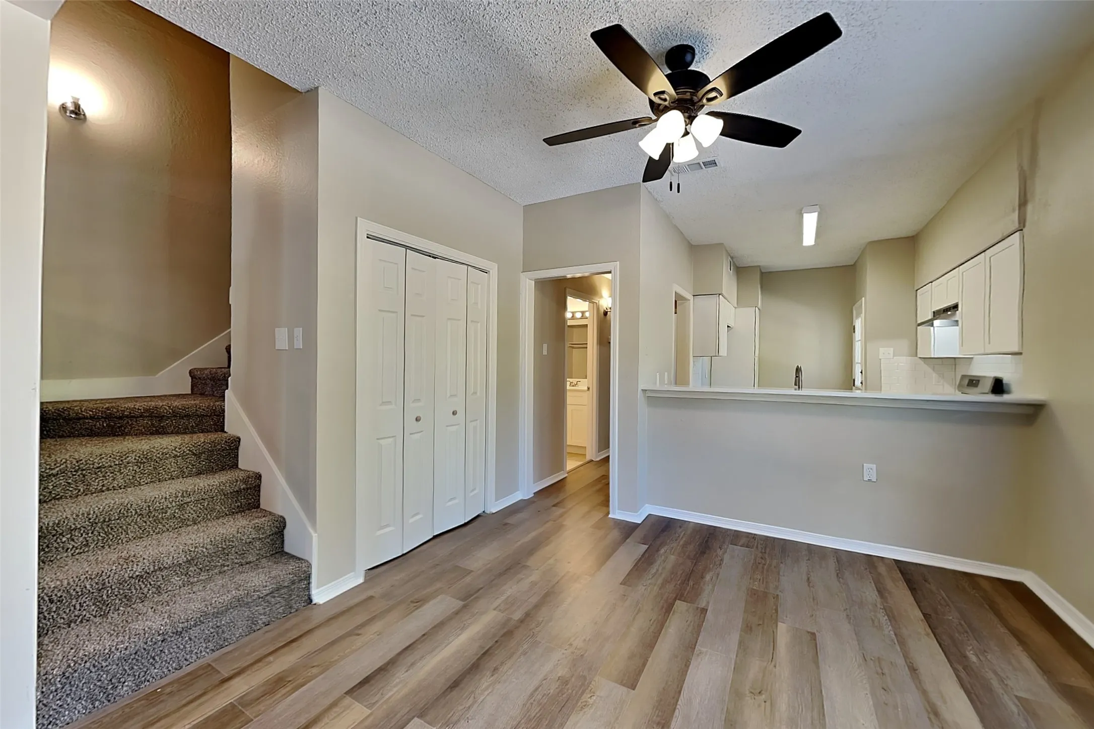Single Family Residence For Rent in Dallas County , 6700 Alissa Drive, Rowlett, Texas 75089, 2 Bedroom, 2 Bathroom, 2 Garage spaces, 1,521 Sqft, built in 1983, mls#21403979, Real Estate Agent in Rowlett, Homes For Rent in Dallas county, Homes For Rent in Rowlett, Realtor in Rowlett Texas, Real Estate Brokerage Independent Realty Texas, Luminita Cordes Realtor
