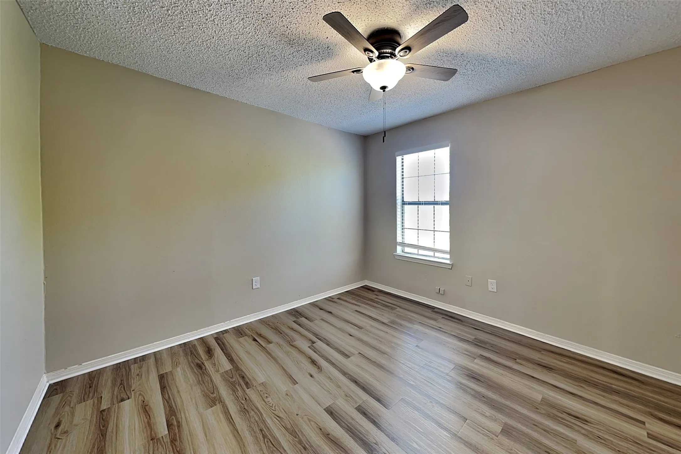 Single Family Residence For Rent in Dallas County , 6700 Alissa Drive, Rowlett, Texas 75089, 2 Bedroom, 2 Bathroom, 2 Garage spaces, 1,521 Sqft, built in 1983, mls#21403979, Real Estate Agent in Rowlett, Homes For Rent in Dallas county, Homes For Rent in Rowlett, Realtor in Rowlett Texas, Real Estate Brokerage Independent Realty Texas, Luminita Cordes Realtor