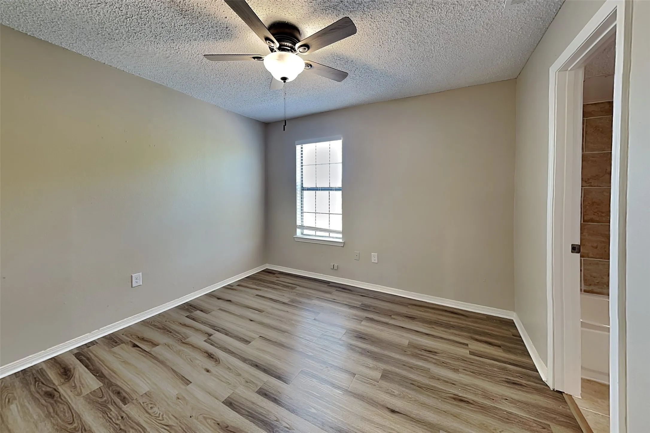 Single Family Residence For Rent in Dallas County , 6700 Alissa Drive, Rowlett, Texas 75089, 2 Bedroom, 2 Bathroom, 2 Garage spaces, 1,521 Sqft, built in 1983, mls#21403979, Real Estate Agent in Rowlett, Homes For Rent in Dallas county, Homes For Rent in Rowlett, Realtor in Rowlett Texas, Real Estate Brokerage Independent Realty Texas, Luminita Cordes Realtor