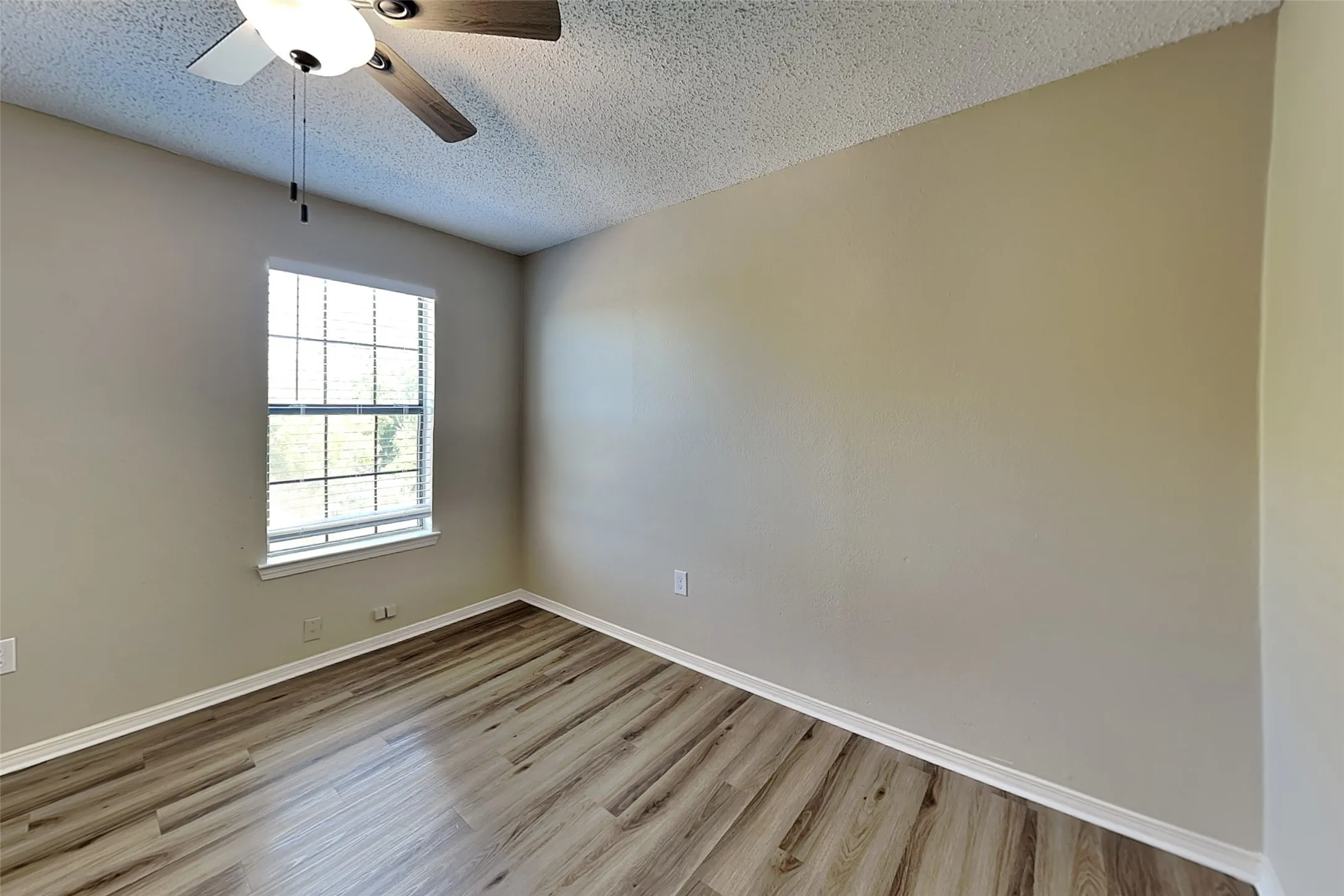 Single Family Residence For Rent in Dallas County , 6700 Alissa Drive, Rowlett, Texas 75089, 2 Bedroom, 2 Bathroom, 2 Garage spaces, 1,521 Sqft, built in 1983, mls#21403979, Real Estate Agent in Rowlett, Homes For Rent in Dallas county, Homes For Rent in Rowlett, Realtor in Rowlett Texas, Real Estate Brokerage Independent Realty Texas, Luminita Cordes Realtor