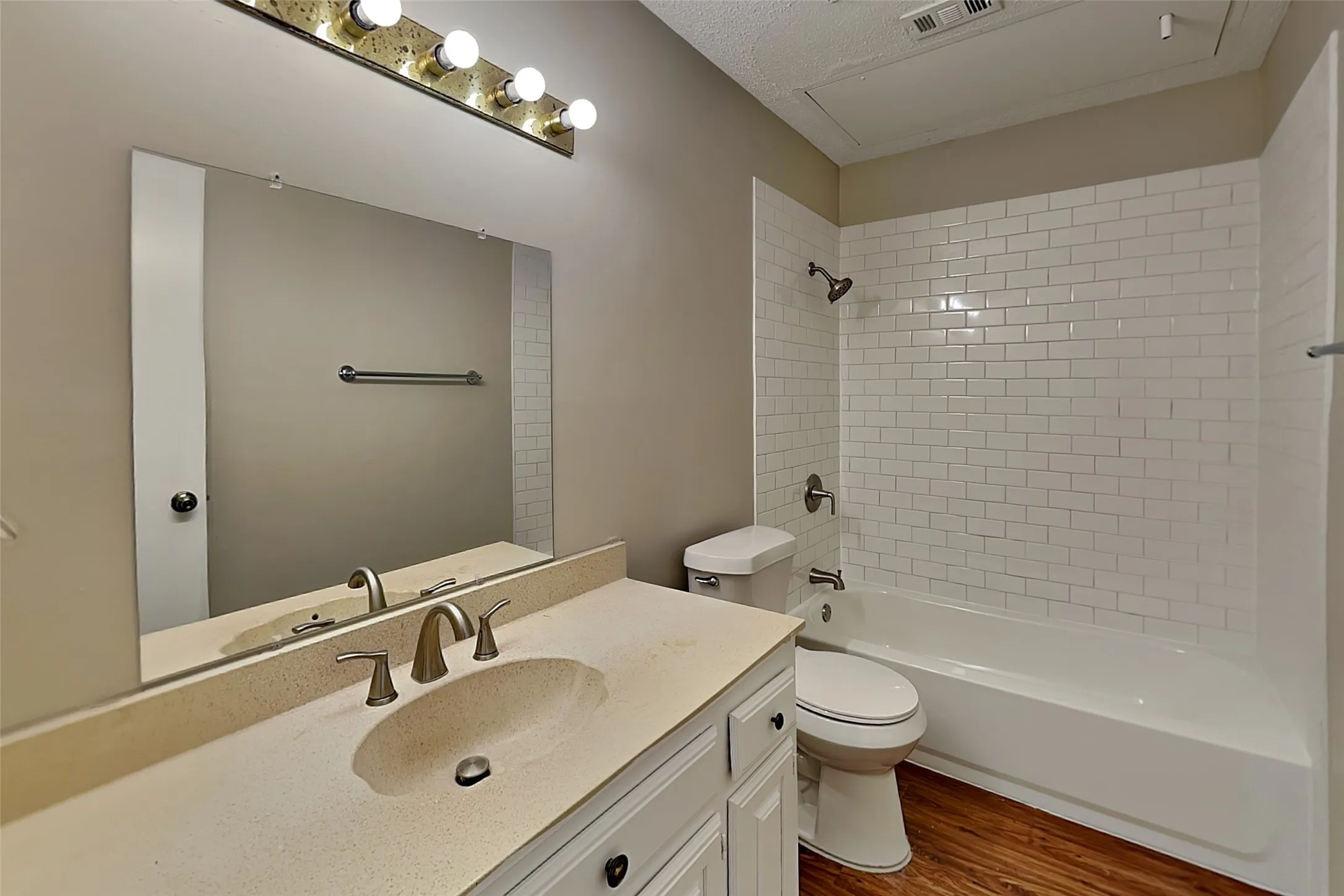 Single Family Residence For Rent in Dallas County , 6206 Alissa Drive, Rowlett, Texas 75089, 2 Bedroom, 2 Bathroom, 2 Garage spaces, 1,150 Sqft, built in 1984, mls#21403959, Real Estate Agent in Rowlett, Homes For Rent in Dallas county, Homes For Rent in Rowlett, Realtor in Rowlett Texas, Real Estate Brokerage Independent Realty Texas, Luminita Cordes Realtor
