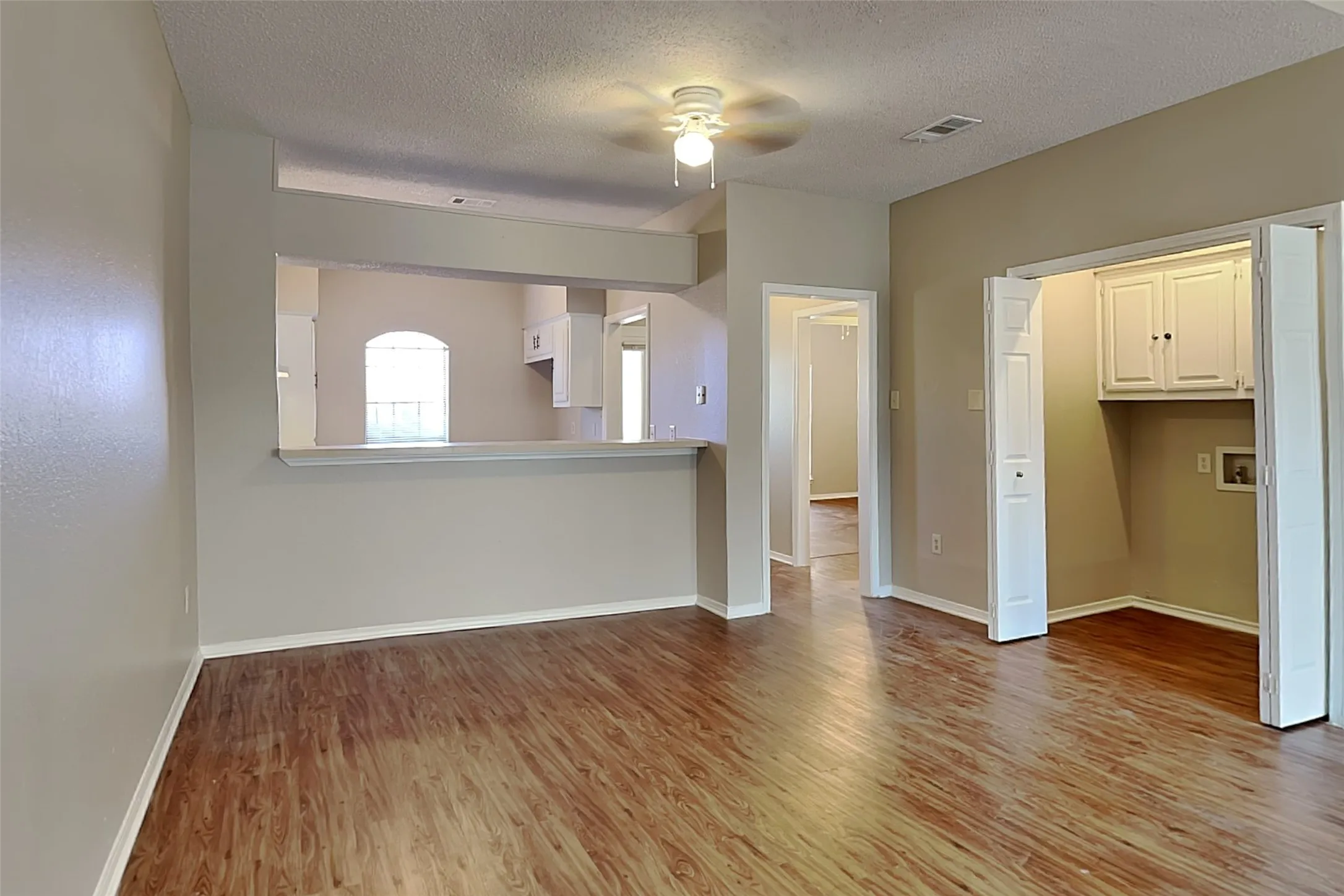Single Family Residence For Rent in Dallas County , 6206 Alissa Drive, Rowlett, Texas 75089, 2 Bedroom, 2 Bathroom, 2 Garage spaces, 1,150 Sqft, built in 1984, mls#21403959, Real Estate Agent in Rowlett, Homes For Rent in Dallas county, Homes For Rent in Rowlett, Realtor in Rowlett Texas, Real Estate Brokerage Independent Realty Texas, Luminita Cordes Realtor
