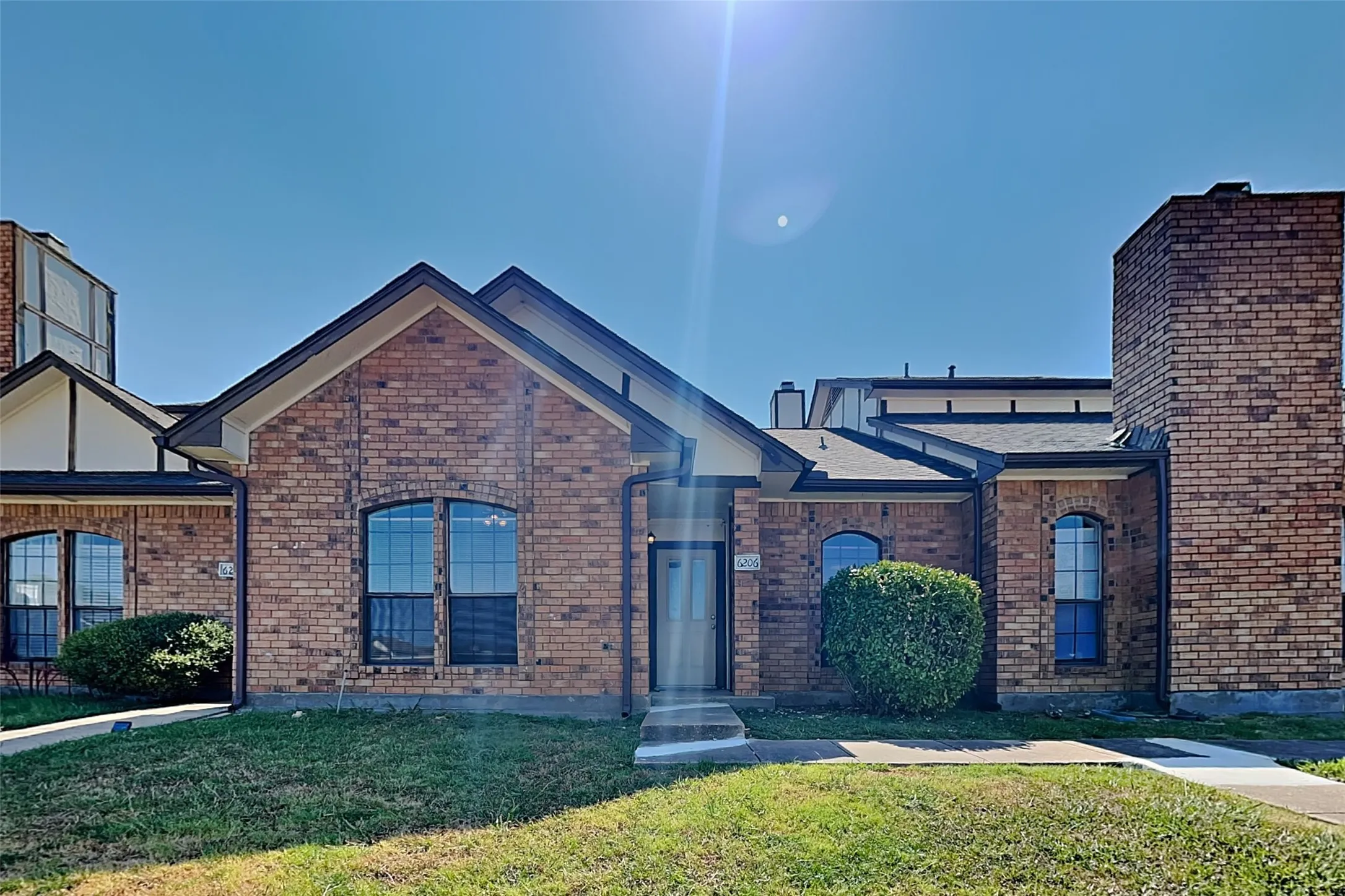 Single Family Residence For Rent in Dallas County , 6206 Alissa Drive, Rowlett, Texas 75089, 2 Bedroom, 2 Bathroom, 2 Garage spaces, 1,150 Sqft, built in 1984, mls#21403959, Real Estate Agent in Rowlett, Homes For Rent in Dallas county, Homes For Rent in Rowlett, Realtor in Rowlett Texas, Real Estate Brokerage Independent Realty Texas, Luminita Cordes Realtor
