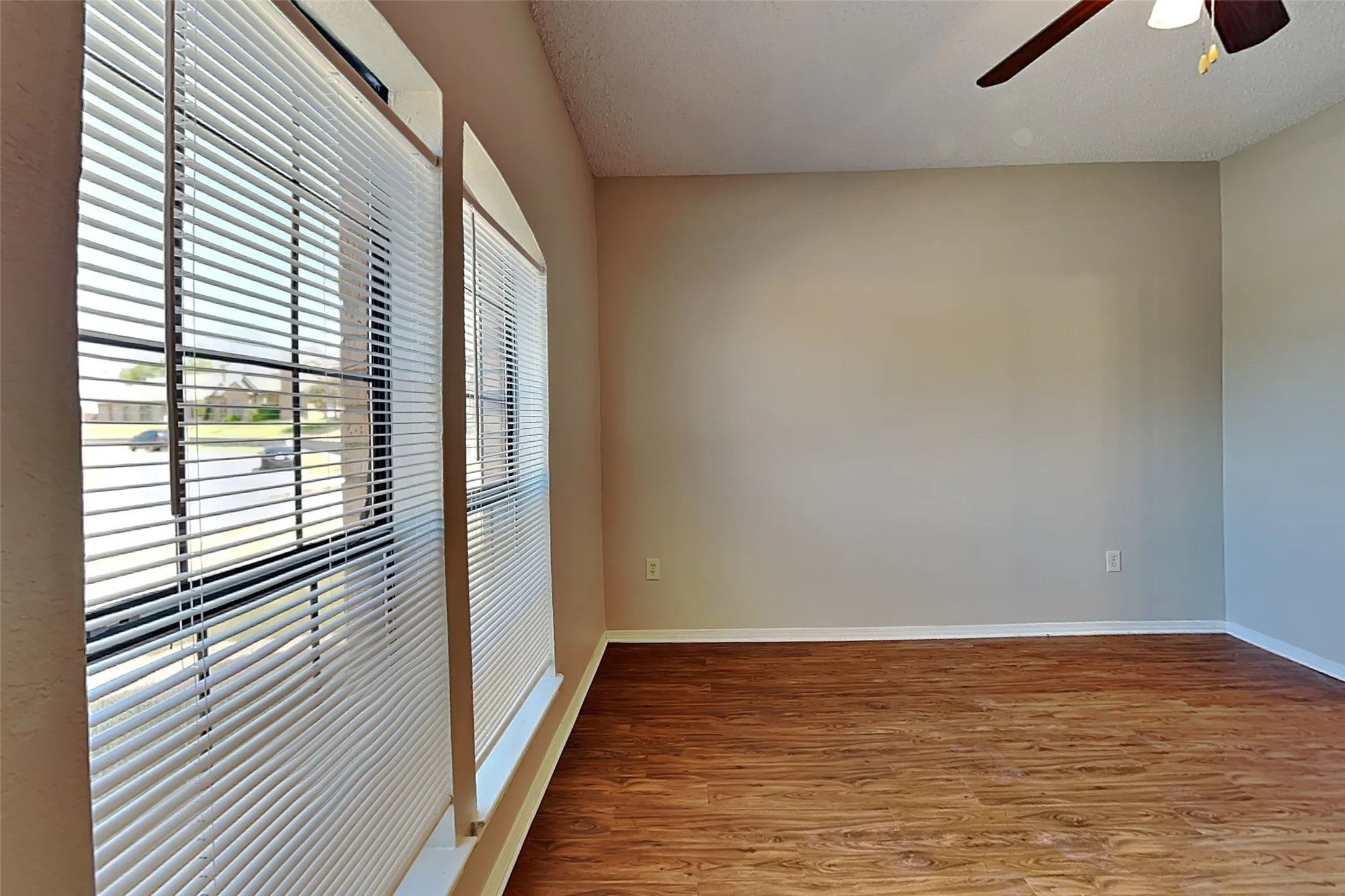 Single Family Residence For Rent in Dallas County , 6206 Alissa Drive, Rowlett, Texas 75089, 2 Bedroom, 2 Bathroom, 2 Garage spaces, 1,150 Sqft, built in 1984, mls#21403959, Real Estate Agent in Rowlett, Homes For Rent in Dallas county, Homes For Rent in Rowlett, Realtor in Rowlett Texas, Real Estate Brokerage Independent Realty Texas, Luminita Cordes Realtor