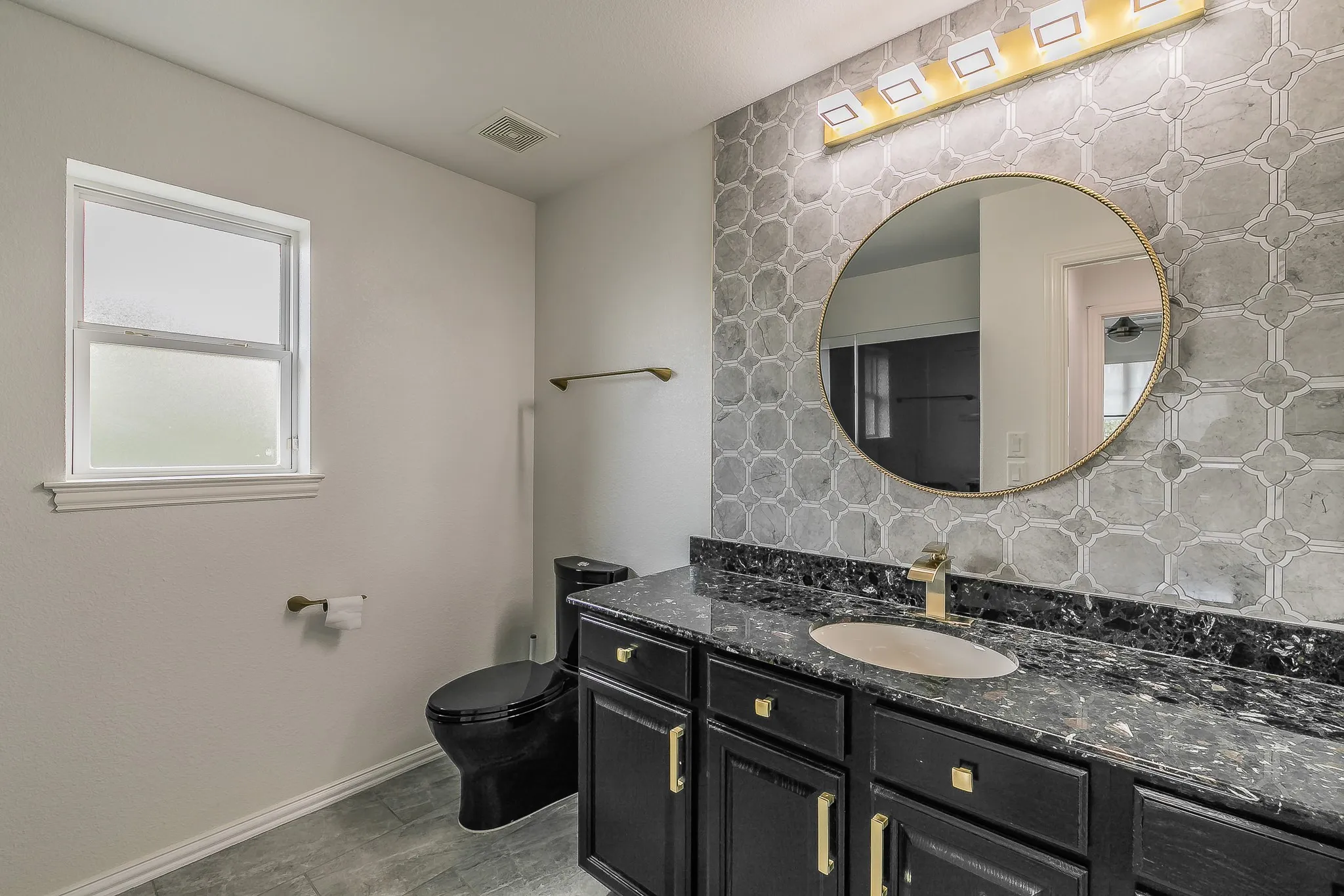 Single Family Residence For Sale in Denton County , 8701 Freeport Drive, Denton, Texas 76207, 3 Bedroom, 3 Bathroom, 2 Garage spaces, 3,236 Sqft, built in 2007, mls#21404471, Real Estate Agent in Denton, Homes For Sale in Denton county, Homes For Sale in Denton, Realtor in Denton Texas, Real Estate Brokerage Independent Realty Texas, Luminita Cordes Realtor