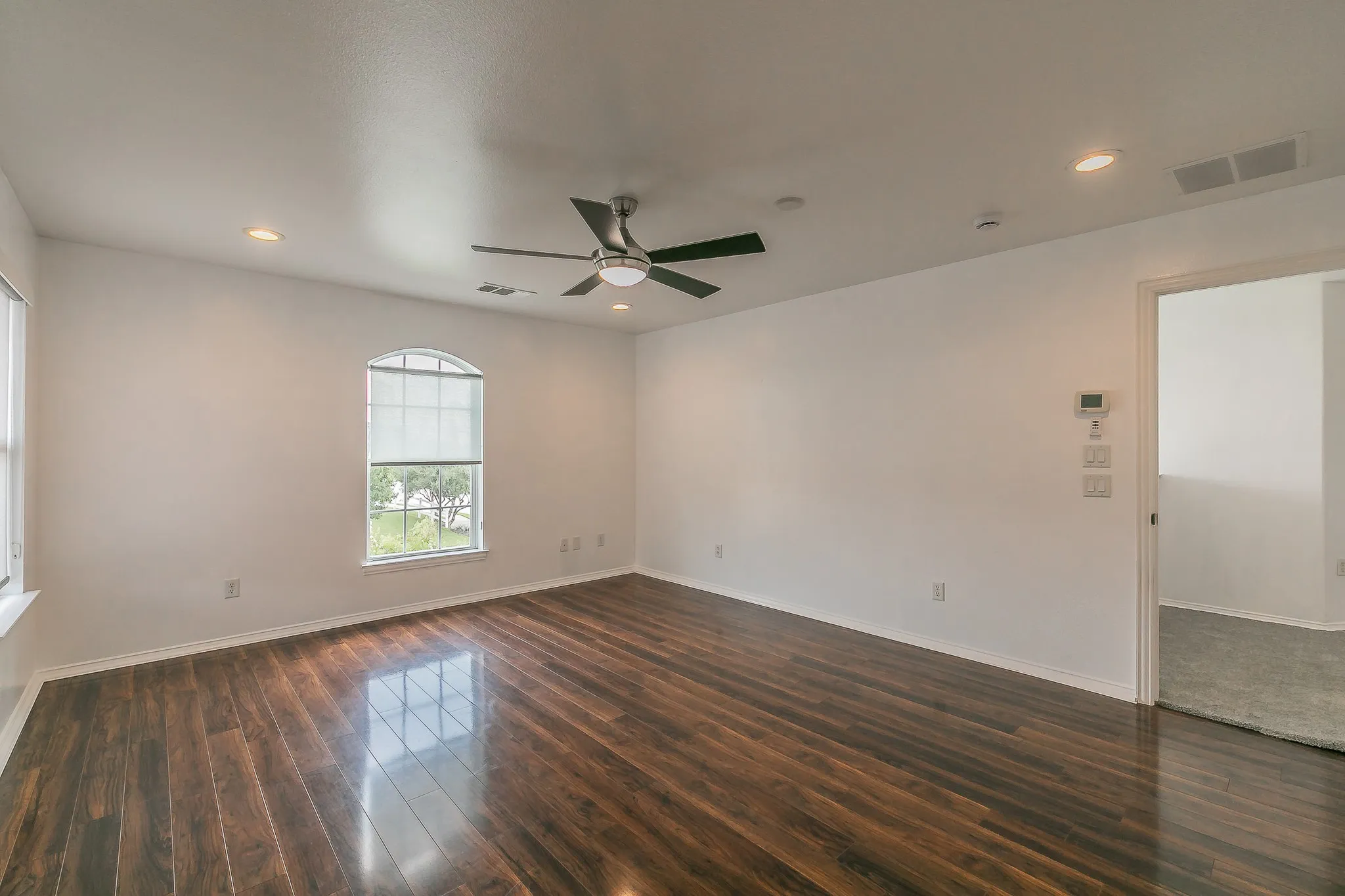 Single Family Residence For Sale in Denton County , 8701 Freeport Drive, Denton, Texas 76207, 3 Bedroom, 3 Bathroom, 2 Garage spaces, 3,236 Sqft, built in 2007, mls#21404471, Real Estate Agent in Denton, Homes For Sale in Denton county, Homes For Sale in Denton, Realtor in Denton Texas, Real Estate Brokerage Independent Realty Texas, Luminita Cordes Realtor