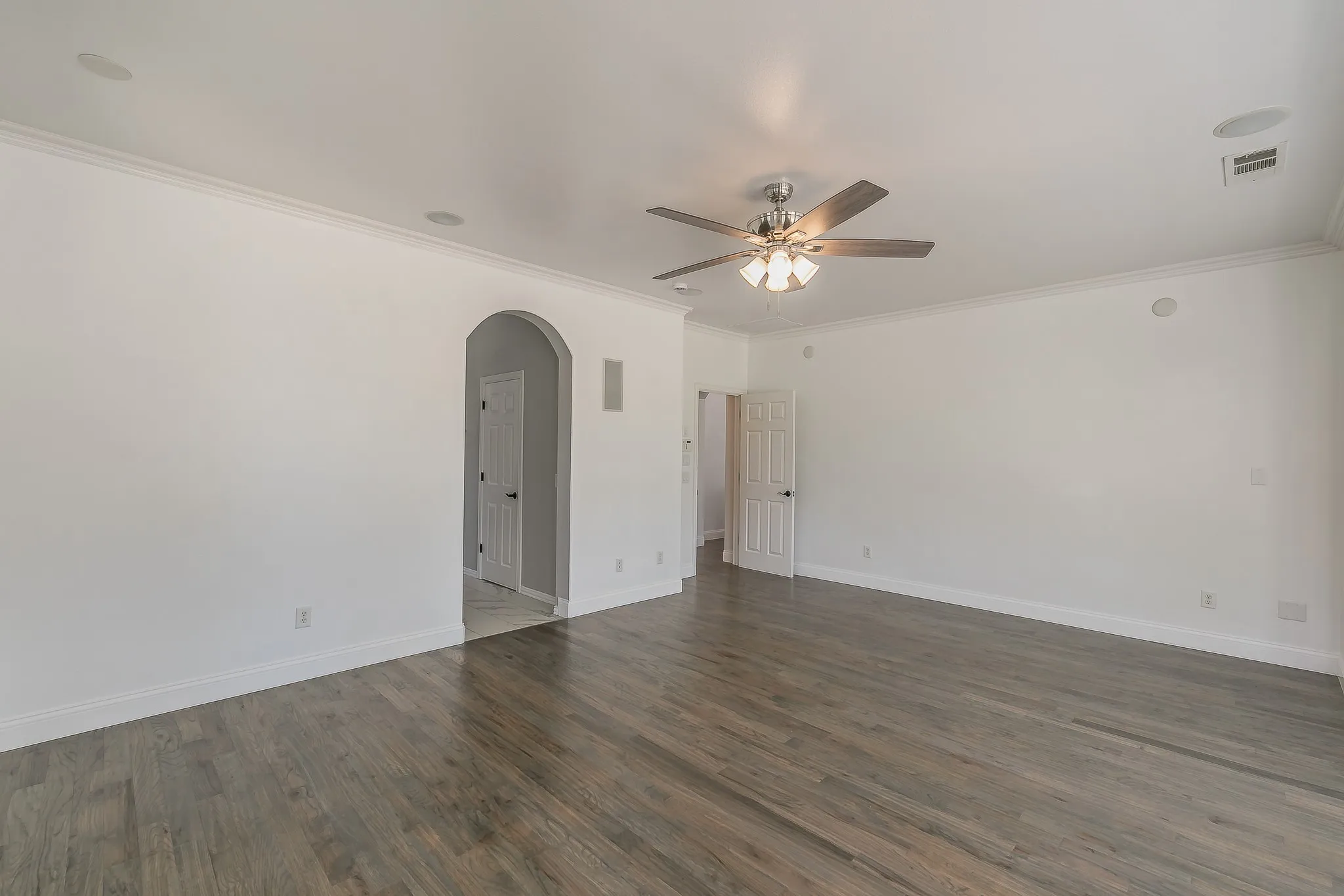 Single Family Residence For Sale in Denton County , 8701 Freeport Drive, Denton, Texas 76207, 3 Bedroom, 3 Bathroom, 2 Garage spaces, 3,236 Sqft, built in 2007, mls#21404471, Real Estate Agent in Denton, Homes For Sale in Denton county, Homes For Sale in Denton, Realtor in Denton Texas, Real Estate Brokerage Independent Realty Texas, Luminita Cordes Realtor