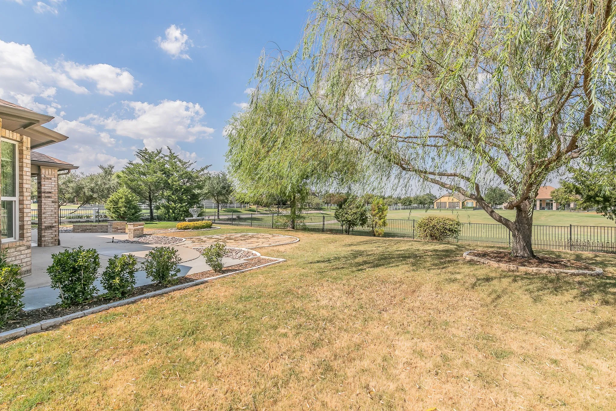 Single Family Residence For Sale in Denton County , 8701 Freeport Drive, Denton, Texas 76207, 3 Bedroom, 3 Bathroom, 2 Garage spaces, 3,236 Sqft, built in 2007, mls#21404471, Real Estate Agent in Denton, Homes For Sale in Denton county, Homes For Sale in Denton, Realtor in Denton Texas, Real Estate Brokerage Independent Realty Texas, Luminita Cordes Realtor