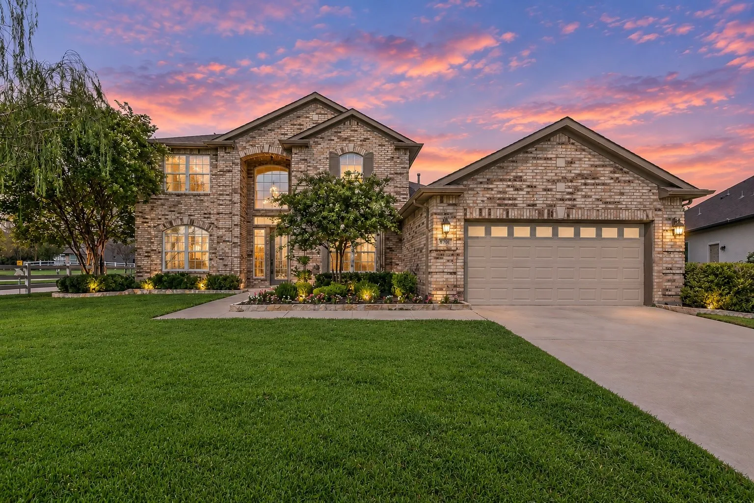 Single Family Residence For Sale in Denton County , 8701 Freeport Drive, Denton, Texas 76207, 3 Bedroom, 3 Bathroom, 2 Garage spaces, 3,236 Sqft, built in 2007, mls#21404471, Real Estate Agent in Denton, Homes For Sale in Denton county, Homes For Sale in Denton, Realtor in Denton Texas, Real Estate Brokerage Independent Realty Texas, Luminita Cordes Realtor
