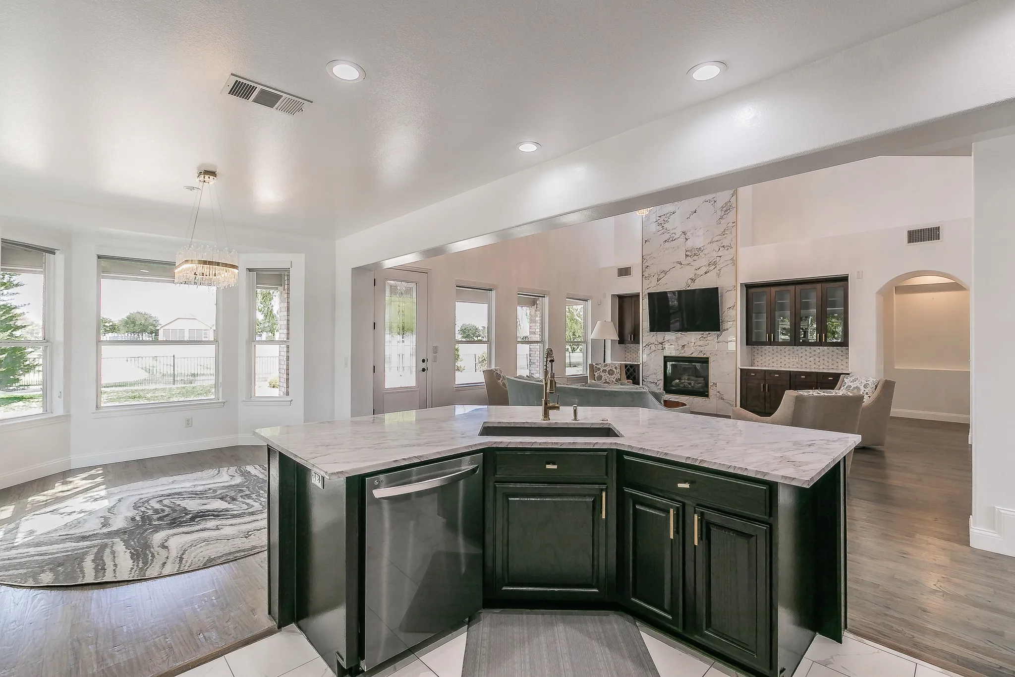 Single Family Residence For Sale in Denton County , 8701 Freeport Drive, Denton, Texas 76207, 3 Bedroom, 3 Bathroom, 2 Garage spaces, 3,236 Sqft, built in 2007, mls#21404471, Real Estate Agent in Denton, Homes For Sale in Denton county, Homes For Sale in Denton, Realtor in Denton Texas, Real Estate Brokerage Independent Realty Texas, Luminita Cordes Realtor
