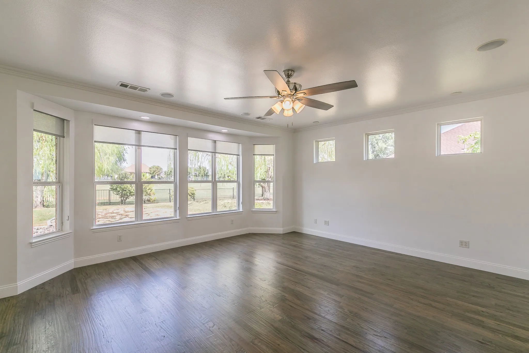Single Family Residence For Sale in Denton County , 8701 Freeport Drive, Denton, Texas 76207, 3 Bedroom, 3 Bathroom, 2 Garage spaces, 3,236 Sqft, built in 2007, mls#21404471, Real Estate Agent in Denton, Homes For Sale in Denton county, Homes For Sale in Denton, Realtor in Denton Texas, Real Estate Brokerage Independent Realty Texas, Luminita Cordes Realtor