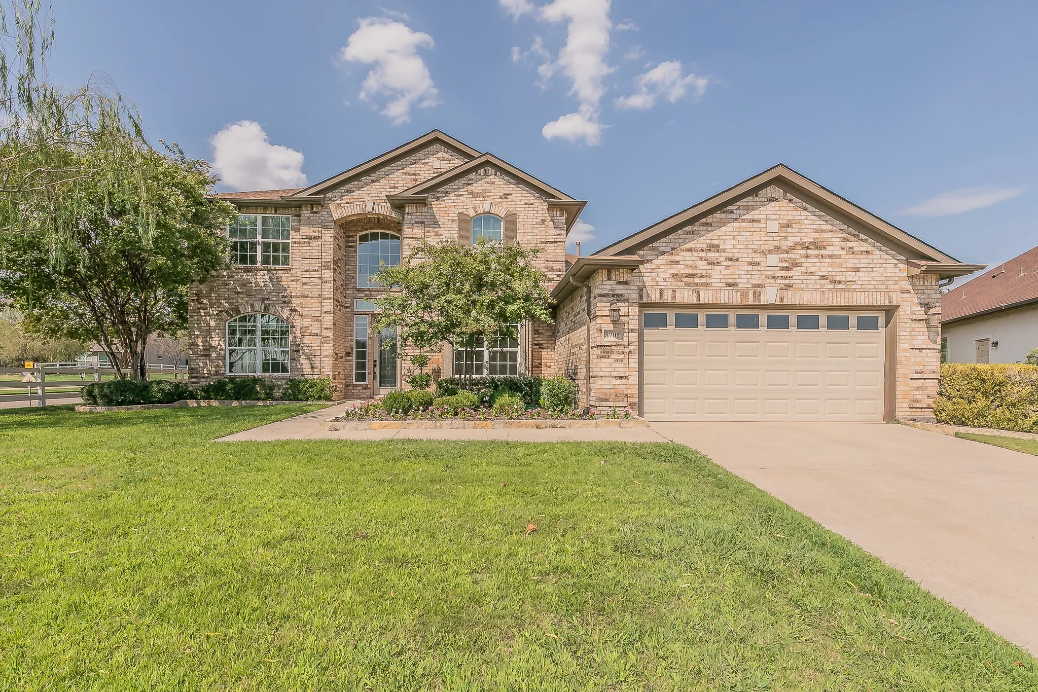 Single Family Residence For Sale in Denton County , 8701 Freeport Drive, Denton, Texas 76207, 3 Bedroom, 3 Bathroom, 2 Garage spaces, 3,236 Sqft, built in 2007, mls#21404471, Real Estate Agent in Denton, Homes For Sale in Denton county, Homes For Sale in Denton, Realtor in Denton Texas, Real Estate Brokerage Independent Realty Texas, Luminita Cordes Realtor