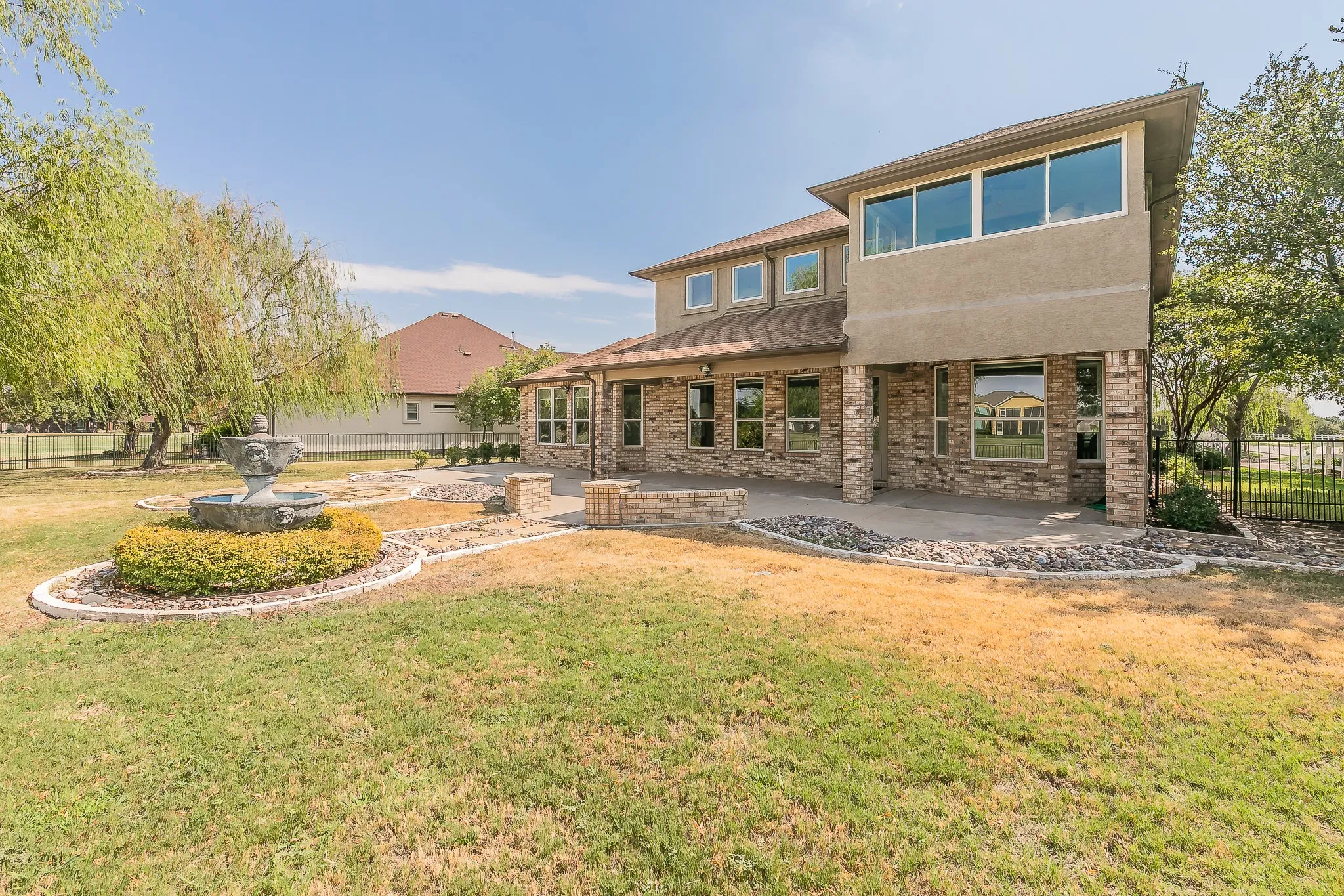 Single Family Residence For Sale in Denton County , 8701 Freeport Drive, Denton, Texas 76207, 3 Bedroom, 3 Bathroom, 2 Garage spaces, 3,236 Sqft, built in 2007, mls#21404471, Real Estate Agent in Denton, Homes For Sale in Denton county, Homes For Sale in Denton, Realtor in Denton Texas, Real Estate Brokerage Independent Realty Texas, Luminita Cordes Realtor