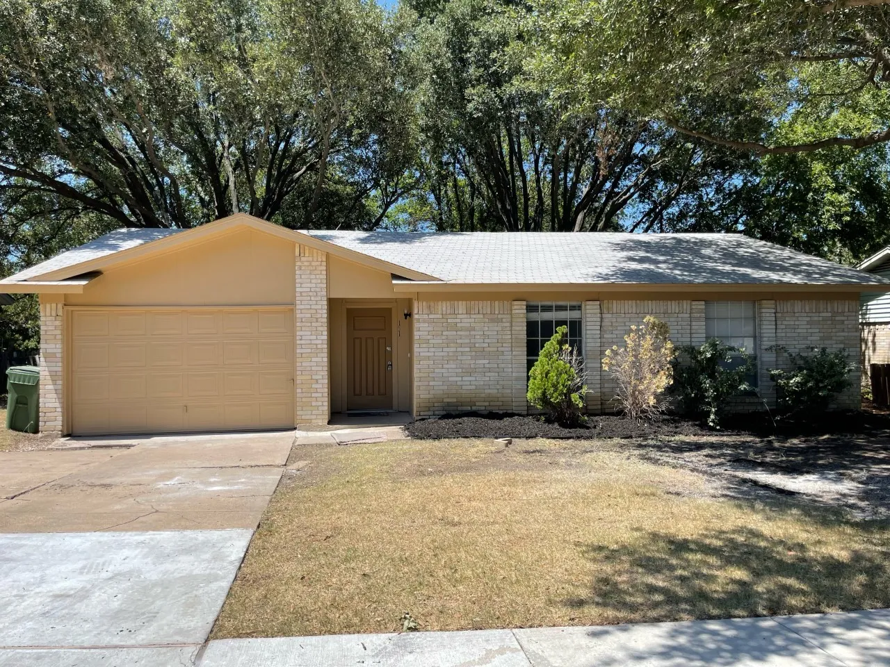 Single Family Residence For Rent in Tarrant County , 1517 VANDERBILT Drive, Arlington, Texas 76014, 3 Bedroom, 2 Bathroom, 1 Garage spaces, 1,164 Sqft, built in 1971, mls#21404490, Real Estate Agent in Arlington, Homes For Rent in Tarrant county, Homes For Rent in Arlington, Realtor in Arlington Texas, Real Estate Brokerage Independent Realty Texas, Luminita Cordes Realtor