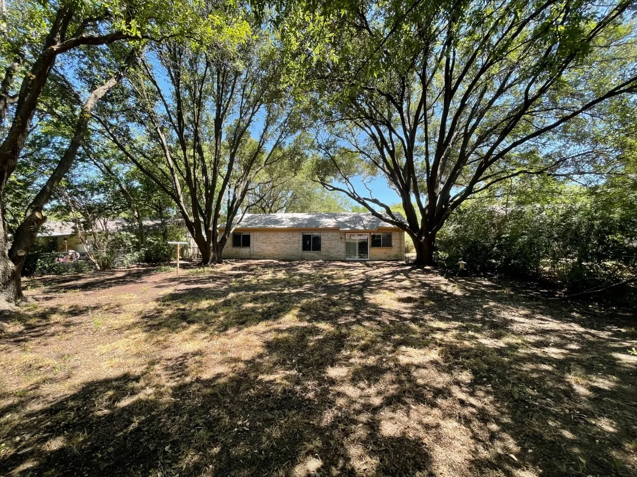 Single Family Residence For Rent in Tarrant County , 1517 VANDERBILT Drive, Arlington, Texas 76014, 3 Bedroom, 2 Bathroom, 1 Garage spaces, 1,164 Sqft, built in 1971, mls#21404490, Real Estate Agent in Arlington, Homes For Rent in Tarrant county, Homes For Rent in Arlington, Realtor in Arlington Texas, Real Estate Brokerage Independent Realty Texas, Luminita Cordes Realtor