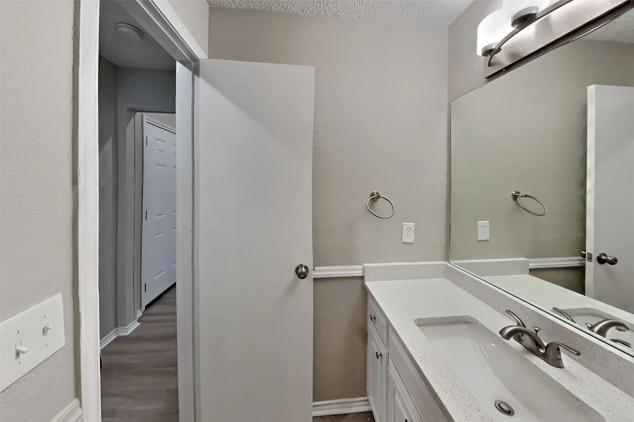 Single Family Residence For Rent in Collin County , 1100 Pin Oak Lane, Allen, Texas 75002, 3 Bedroom, 2 Bathroom, 2 Garage spaces, 1,395 Sqft, built in 1986, mls#21404482, Real Estate Agent in Allen, Homes For Rent in Collin county, Homes For Rent in Allen, Realtor in Allen Texas, Real Estate Brokerage Independent Realty Texas, Luminita Cordes Realtor