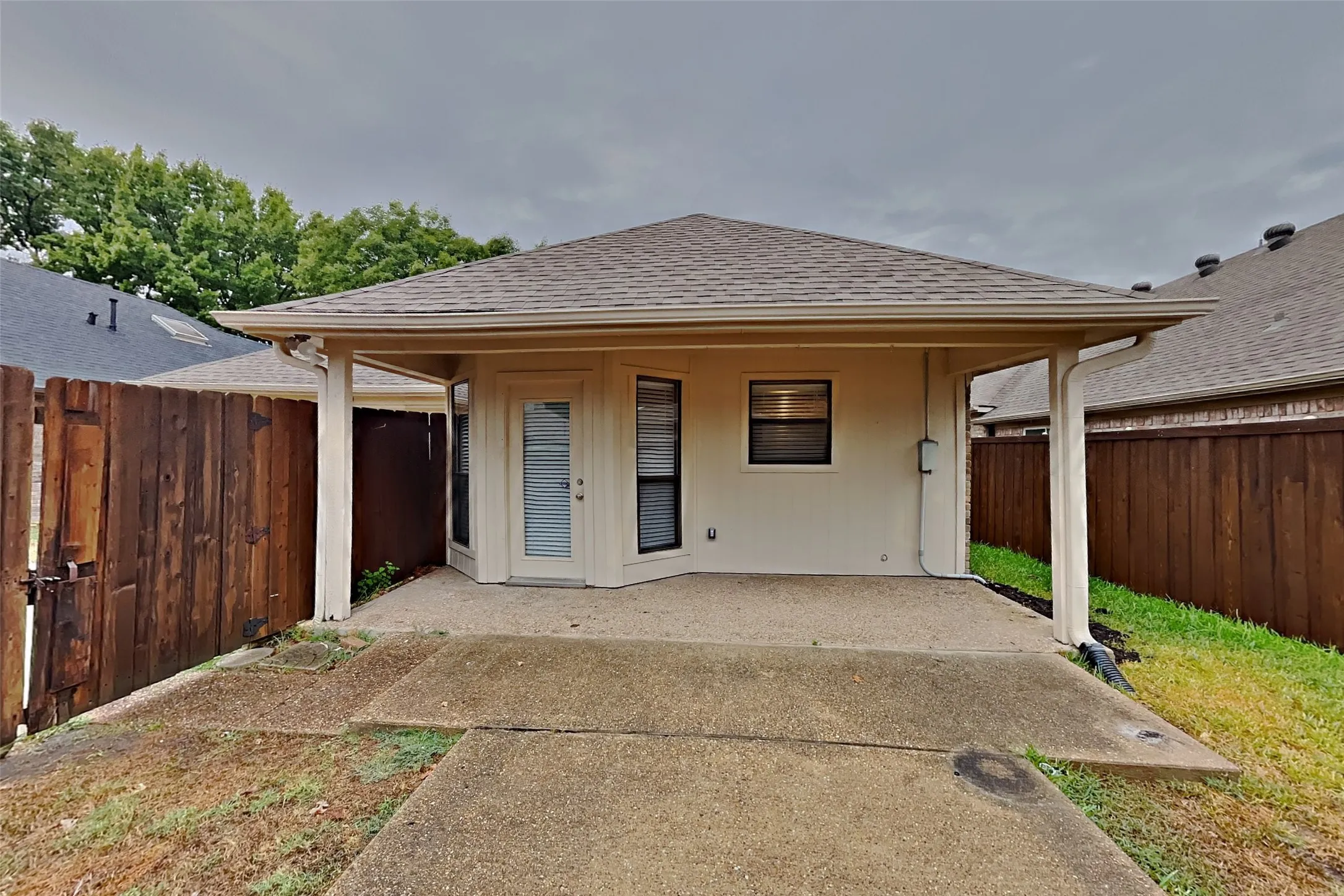 Single Family Residence For Rent in Collin County , 1100 Pin Oak Lane, Allen, Texas 75002, 3 Bedroom, 2 Bathroom, 2 Garage spaces, 1,395 Sqft, built in 1986, mls#21404482, Real Estate Agent in Allen, Homes For Rent in Collin county, Homes For Rent in Allen, Realtor in Allen Texas, Real Estate Brokerage Independent Realty Texas, Luminita Cordes Realtor