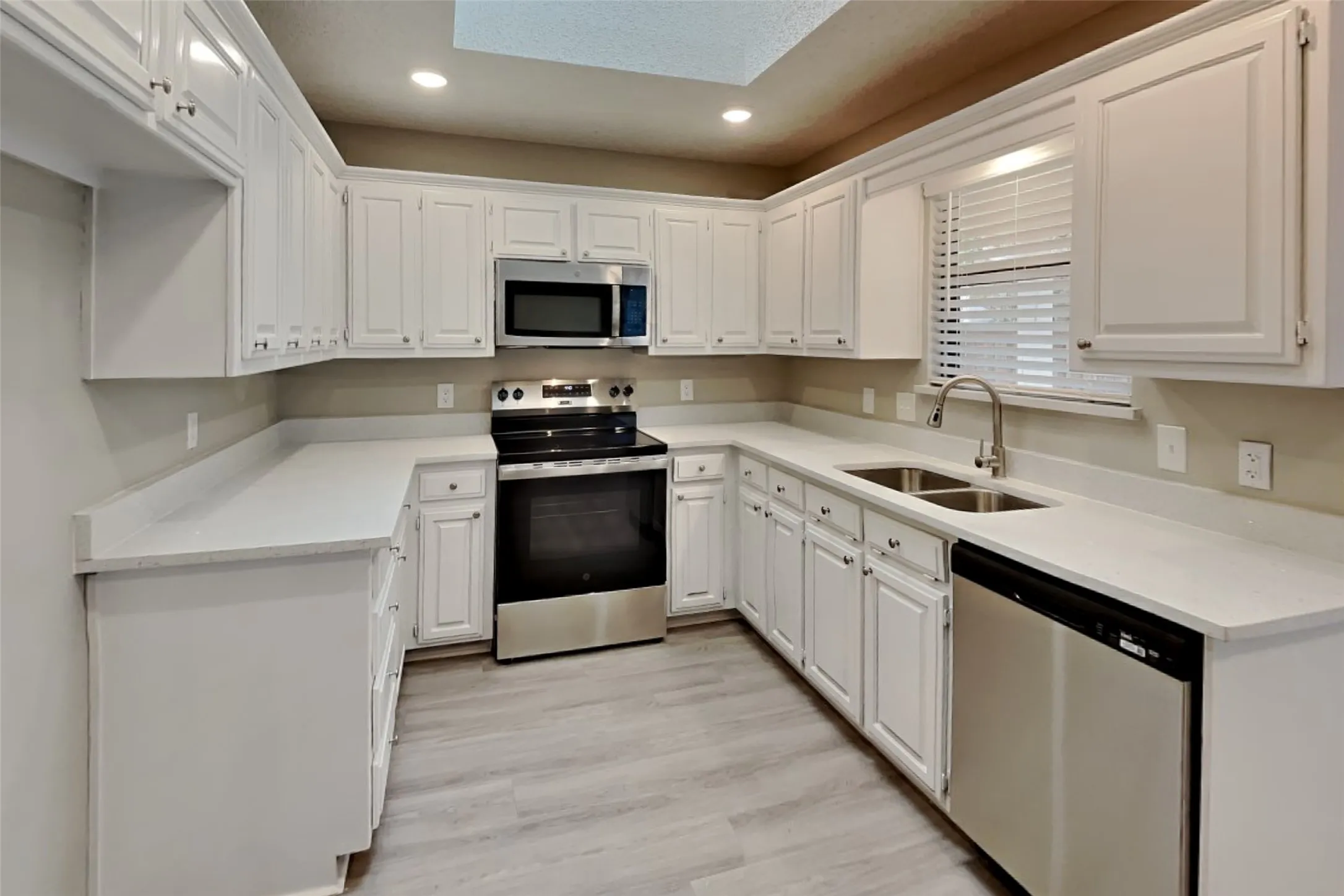 Single Family Residence For Rent in Collin County , 1100 Pin Oak Lane, Allen, Texas 75002, 3 Bedroom, 2 Bathroom, 2 Garage spaces, 1,395 Sqft, built in 1986, mls#21404482, Real Estate Agent in Allen, Homes For Rent in Collin county, Homes For Rent in Allen, Realtor in Allen Texas, Real Estate Brokerage Independent Realty Texas, Luminita Cordes Realtor