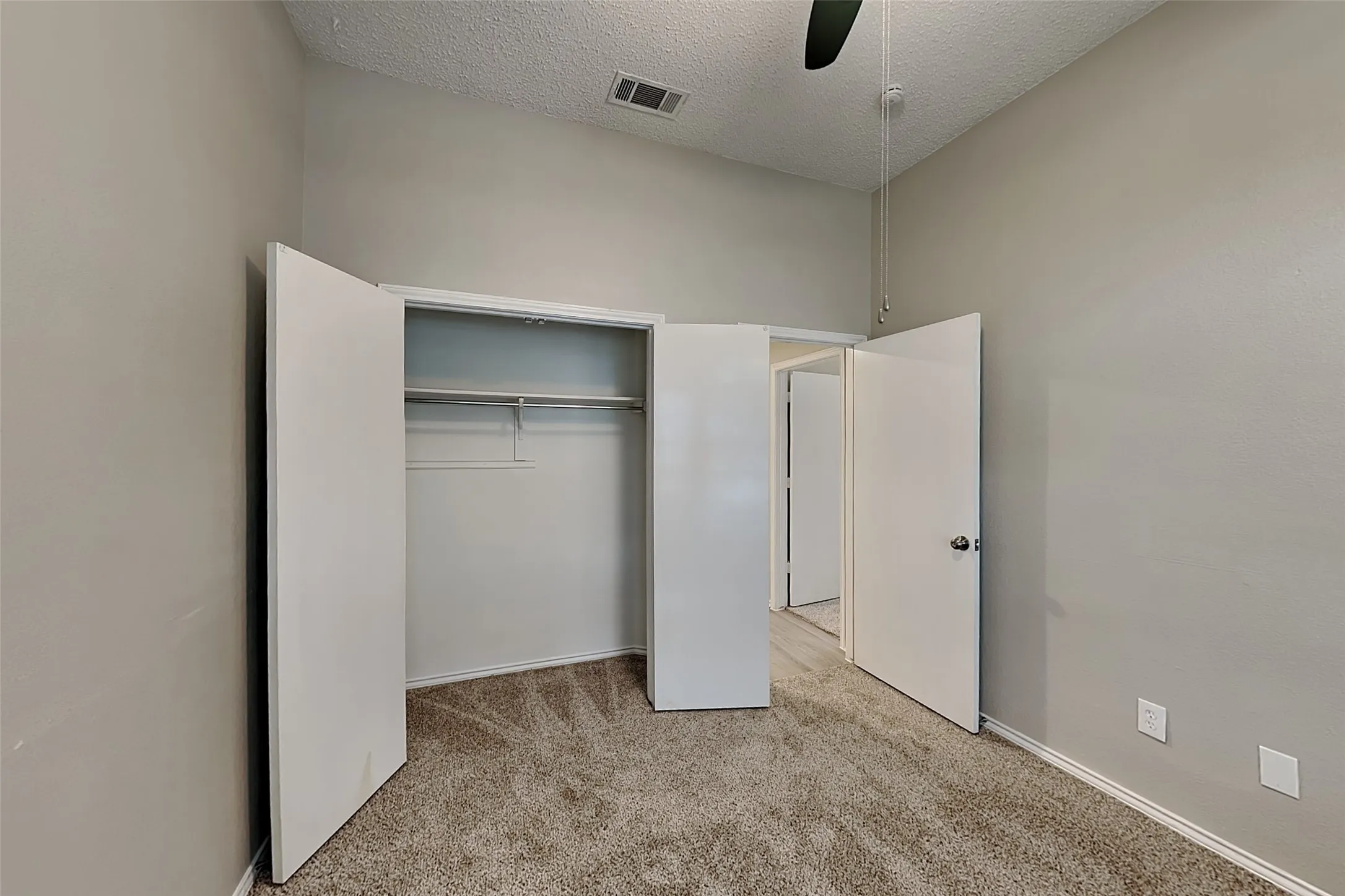 Single Family Residence For Rent in Collin County , 1100 Pin Oak Lane, Allen, Texas 75002, 3 Bedroom, 2 Bathroom, 2 Garage spaces, 1,395 Sqft, built in 1986, mls#21404482, Real Estate Agent in Allen, Homes For Rent in Collin county, Homes For Rent in Allen, Realtor in Allen Texas, Real Estate Brokerage Independent Realty Texas, Luminita Cordes Realtor