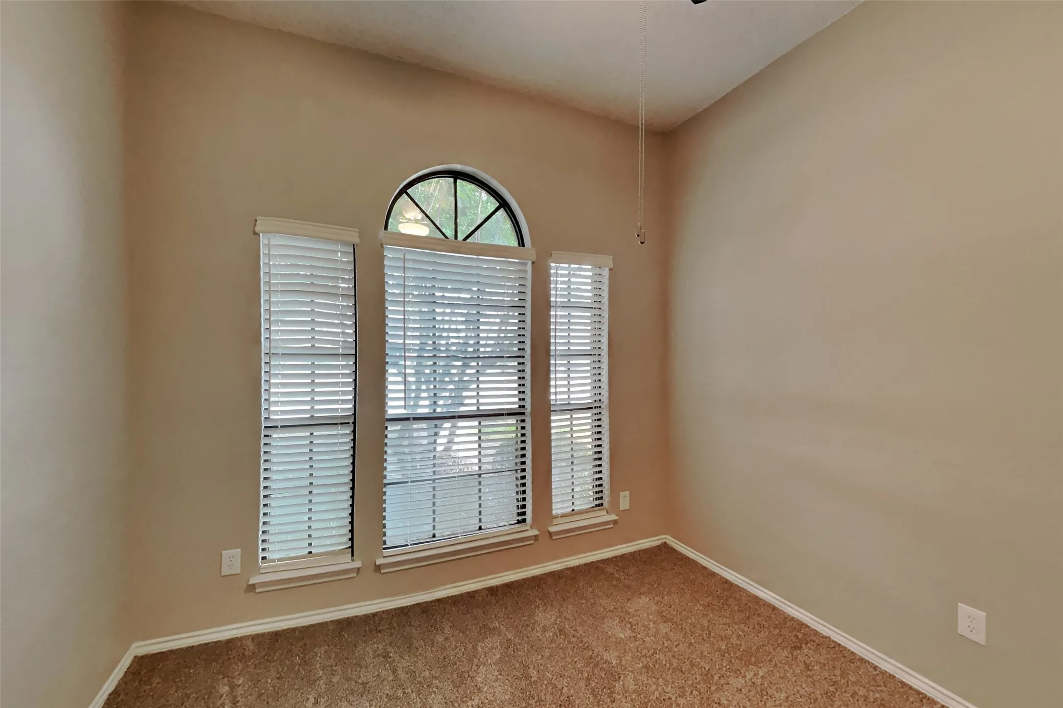 Single Family Residence For Rent in Collin County , 1100 Pin Oak Lane, Allen, Texas 75002, 3 Bedroom, 2 Bathroom, 2 Garage spaces, 1,395 Sqft, built in 1986, mls#21404482, Real Estate Agent in Allen, Homes For Rent in Collin county, Homes For Rent in Allen, Realtor in Allen Texas, Real Estate Brokerage Independent Realty Texas, Luminita Cordes Realtor