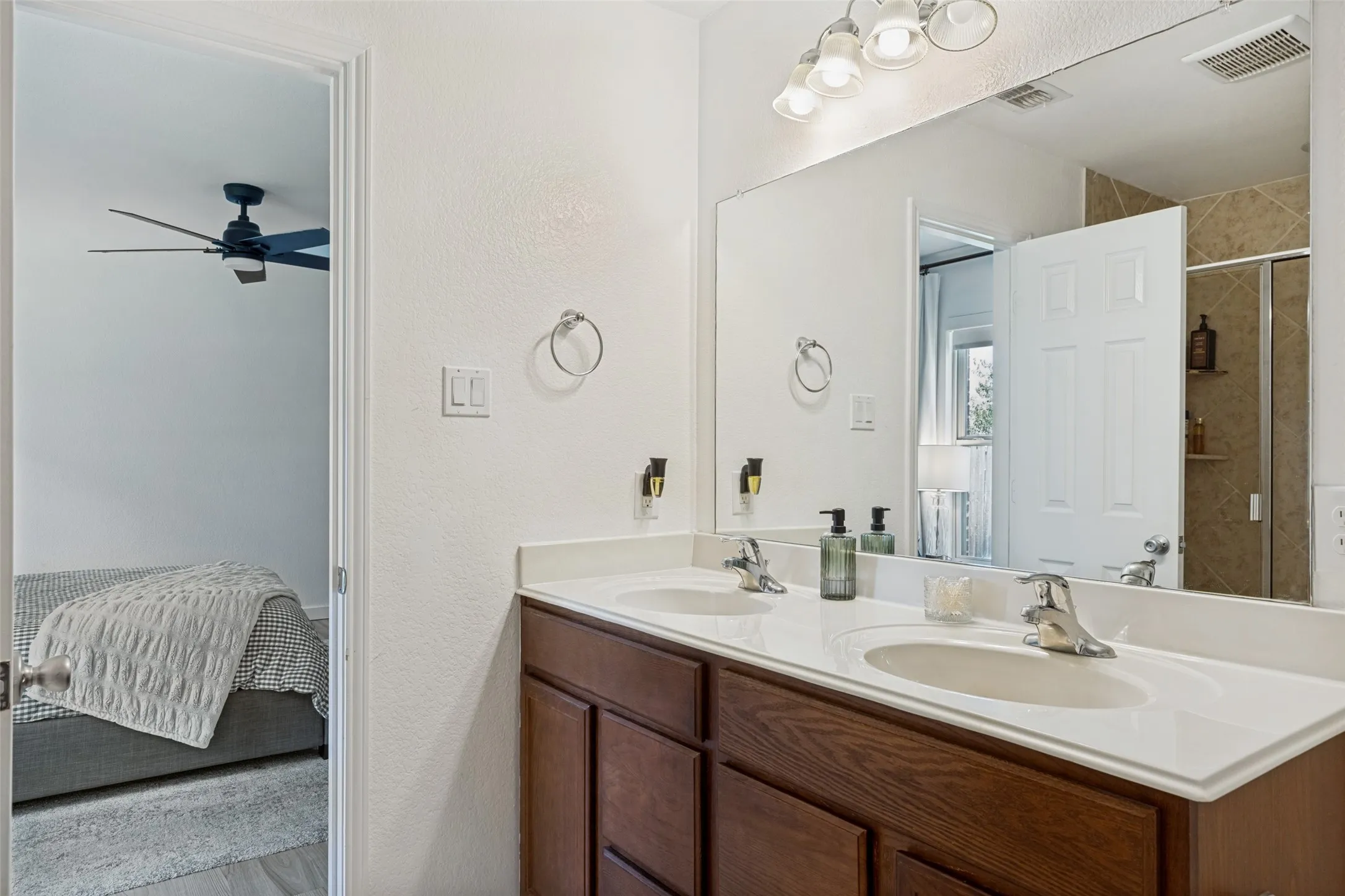 Single Family Residence For Sale in Dallas County , 14845 Magnolia Lane, Balch Springs, Texas 75180, 3 Bedroom, 2 Bathroom, 2 Garage spaces, 1,818 Sqft, built in 2016, mls#21404495, Real Estate Agent in Balch Springs, Homes For Sale in Dallas county, Homes For Sale in Balch Springs, Realtor in Balch Springs Texas, Real Estate Brokerage Independent Realty Texas, Luminita Cordes Realtor