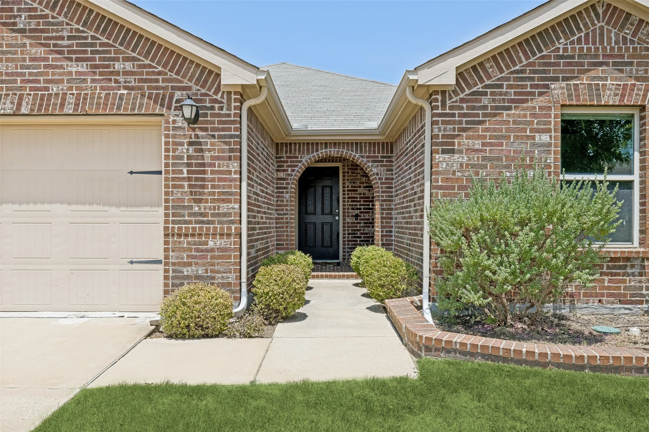 Single Family Residence For Sale in Dallas County , 14845 Magnolia Lane, Balch Springs, Texas 75180, 3 Bedroom, 2 Bathroom, 2 Garage spaces, 1,818 Sqft, built in 2016, mls#21404495, Real Estate Agent in Balch Springs, Homes For Sale in Dallas county, Homes For Sale in Balch Springs, Realtor in Balch Springs Texas, Real Estate Brokerage Independent Realty Texas, Luminita Cordes Realtor