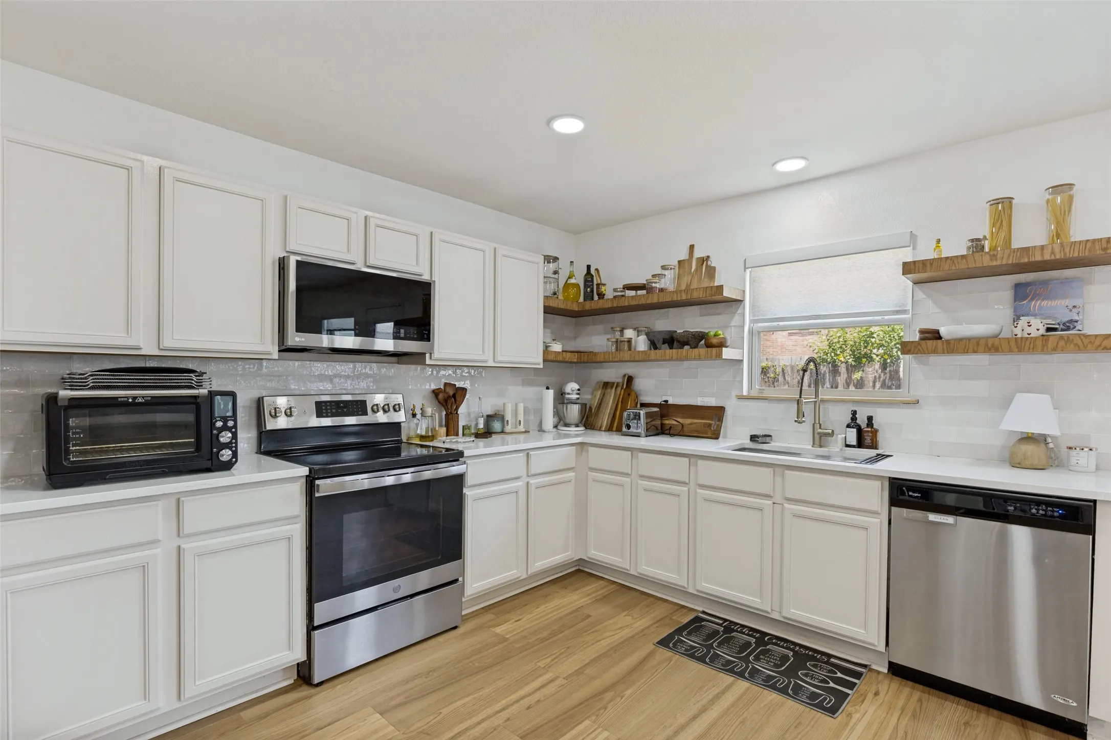 Single Family Residence For Sale in Dallas County , 14845 Magnolia Lane, Balch Springs, Texas 75180, 3 Bedroom, 2 Bathroom, 2 Garage spaces, 1,818 Sqft, built in 2016, mls#21404495, Real Estate Agent in Balch Springs, Homes For Sale in Dallas county, Homes For Sale in Balch Springs, Realtor in Balch Springs Texas, Real Estate Brokerage Independent Realty Texas, Luminita Cordes Realtor