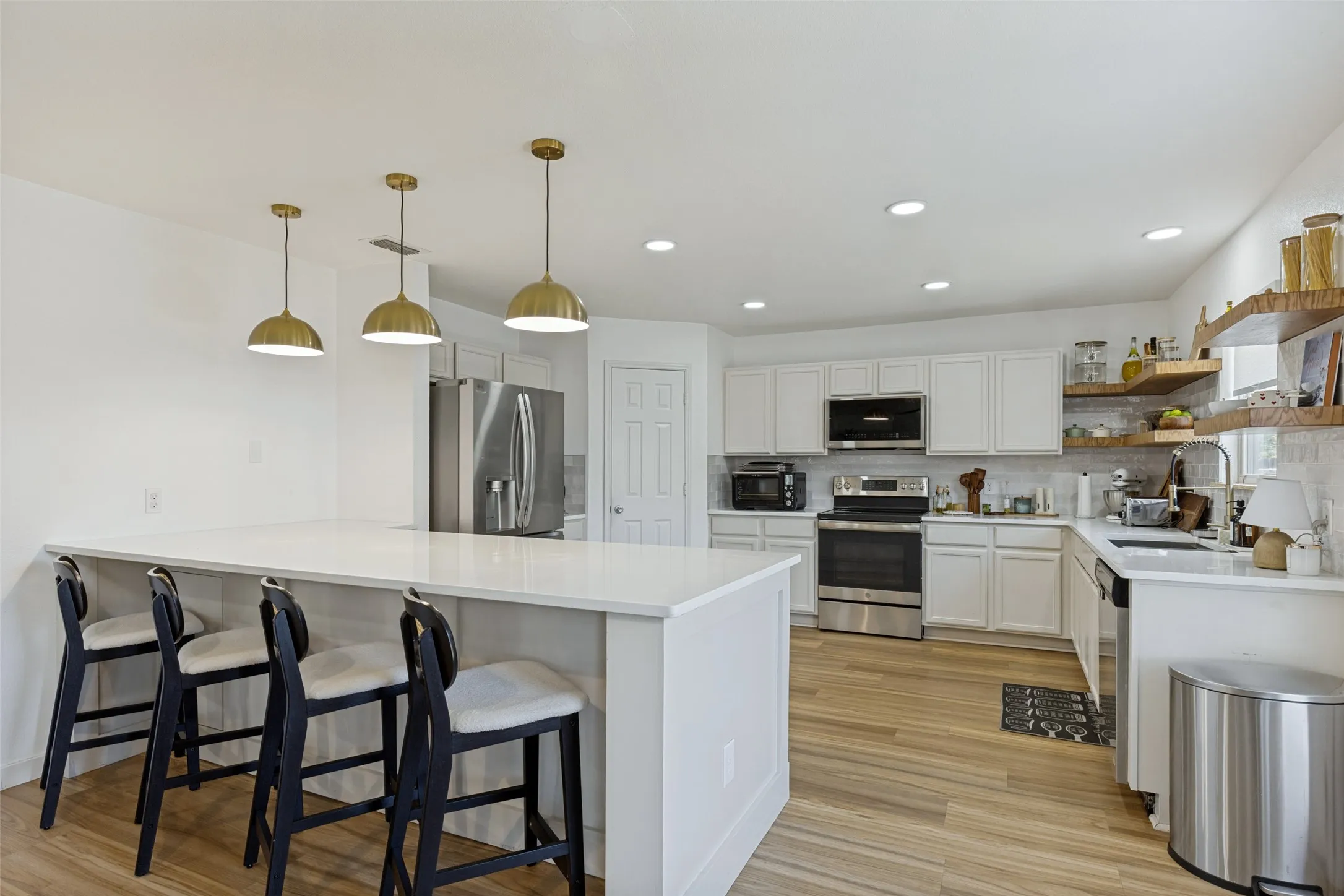 Single Family Residence For Sale in Dallas County , 14845 Magnolia Lane, Balch Springs, Texas 75180, 3 Bedroom, 2 Bathroom, 2 Garage spaces, 1,818 Sqft, built in 2016, mls#21404495, Real Estate Agent in Balch Springs, Homes For Sale in Dallas county, Homes For Sale in Balch Springs, Realtor in Balch Springs Texas, Real Estate Brokerage Independent Realty Texas, Luminita Cordes Realtor