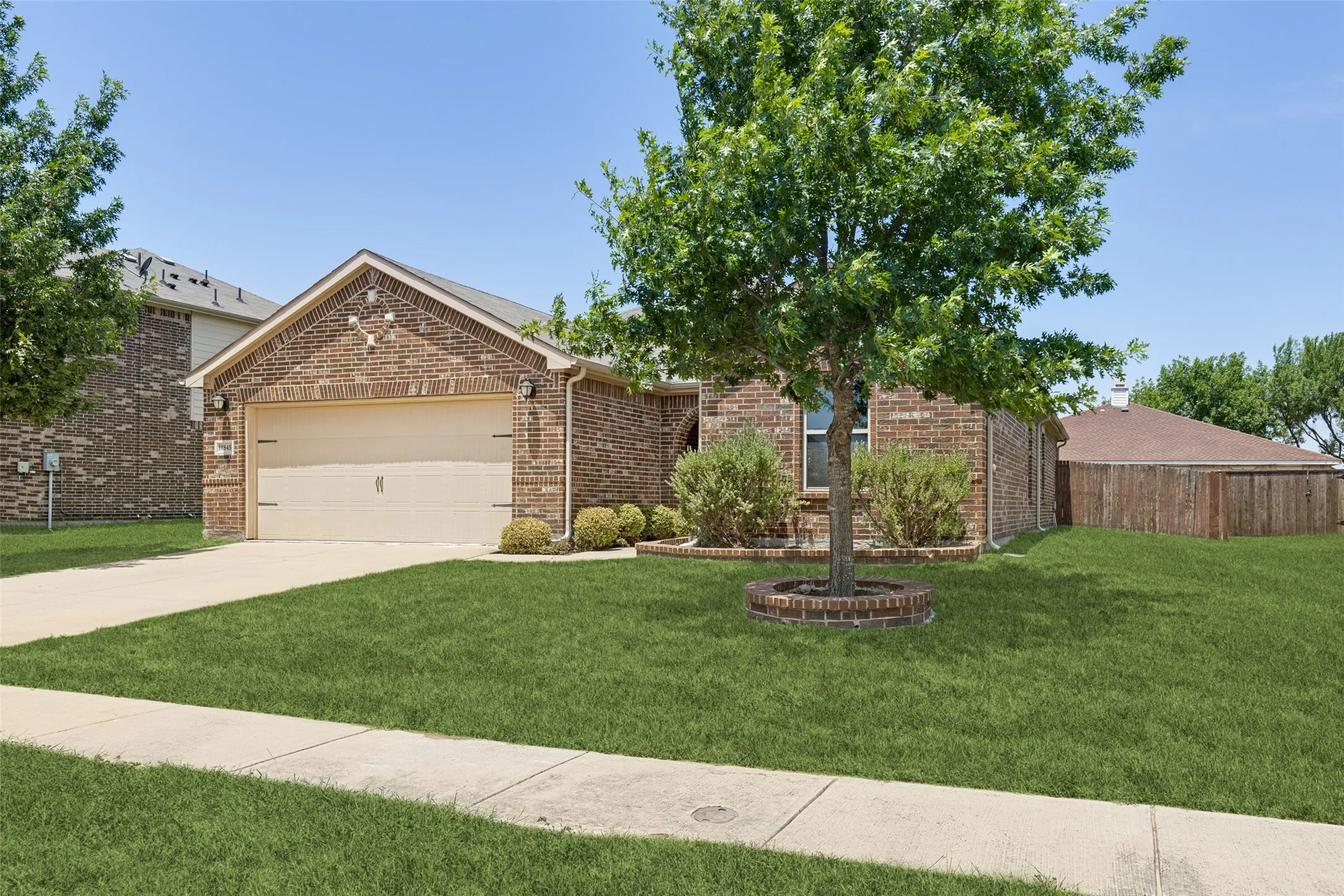 Single Family Residence For Sale in Dallas County , 14845 Magnolia Lane, Balch Springs, Texas 75180, 3 Bedroom, 2 Bathroom, 2 Garage spaces, 1,818 Sqft, built in 2016, mls#21404495, Real Estate Agent in Balch Springs, Homes For Sale in Dallas county, Homes For Sale in Balch Springs, Realtor in Balch Springs Texas, Real Estate Brokerage Independent Realty Texas, Luminita Cordes Realtor