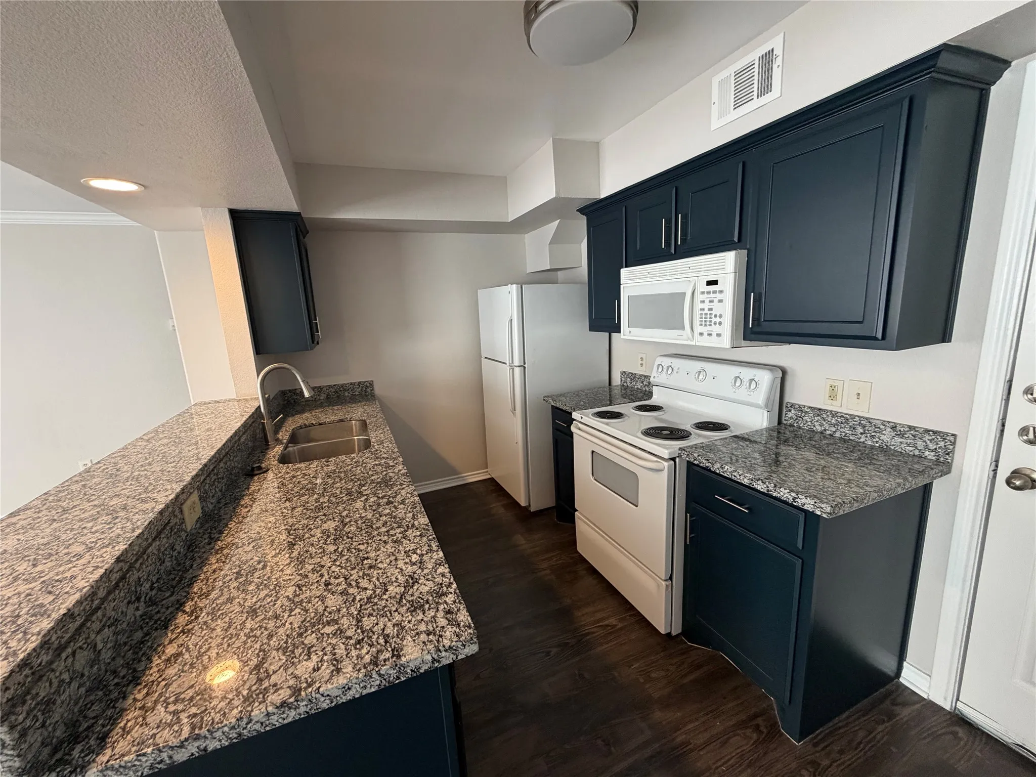 Duplex For Rent in Mc Lennan County , 2543 Pascal Court B, Waco, Texas 76706, 3 Bedroom, 4 Bathroom, 2 Garage spaces, 2,700 Sqft, built in 2005, mls#21404497, Real Estate Agent in Waco, Homes For Rent in Mc Lennan county, Homes For Rent in Waco, Realtor in Waco Texas, Real Estate Brokerage Independent Realty Texas, Luminita Cordes Realtor