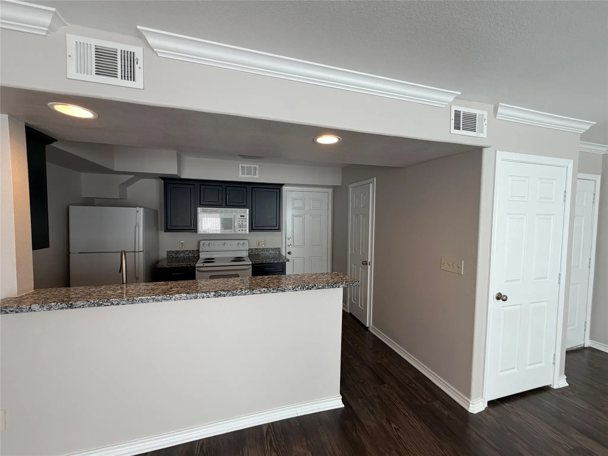 Duplex For Rent in Mc Lennan County , 2543 Pascal Court B, Waco, Texas 76706, 3 Bedroom, 4 Bathroom, 2 Garage spaces, 2,700 Sqft, built in 2005, mls#21404497, Real Estate Agent in Waco, Homes For Rent in Mc Lennan county, Homes For Rent in Waco, Realtor in Waco Texas, Real Estate Brokerage Independent Realty Texas, Luminita Cordes Realtor