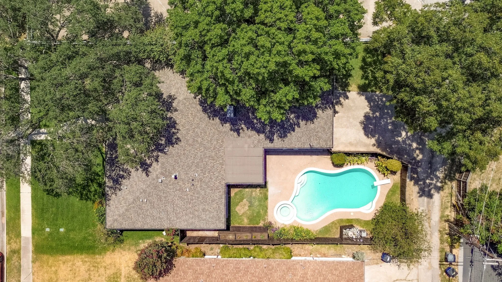 Single Family Residence For Rent in Dallas County , 6837 Arboreal Drive, Dallas, Texas 75231, 3 Bedroom, 3 Bathroom, 2 Garage spaces, 2,448 Sqft, built in 1970, mls#21403879, Real Estate Agent in Dallas, Homes For Rent in Dallas county, Homes For Rent in Dallas, Realtor in Dallas Texas, Real Estate Brokerage Independent Realty Texas, Luminita Cordes Realtor
