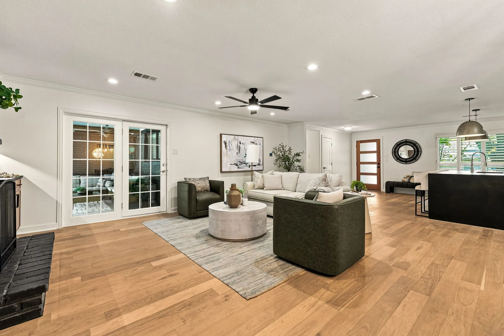 Single Family Residence For Rent in Dallas County , 6837 Arboreal Drive, Dallas, Texas 75231, 3 Bedroom, 3 Bathroom, 2 Garage spaces, 2,448 Sqft, built in 1970, mls#21403879, Real Estate Agent in Dallas, Homes For Rent in Dallas county, Homes For Rent in Dallas, Realtor in Dallas Texas, Real Estate Brokerage Independent Realty Texas, Luminita Cordes Realtor