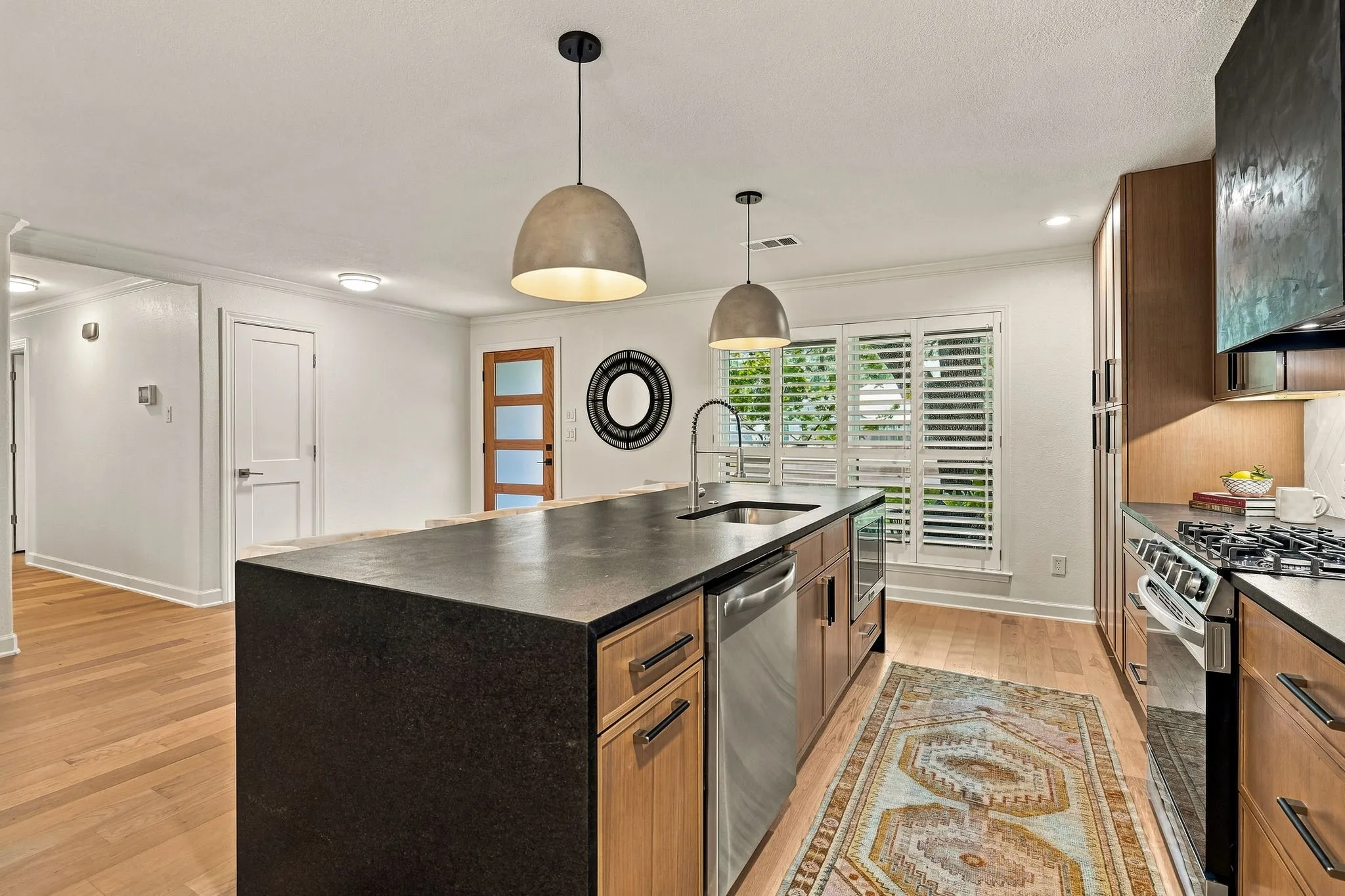 Single Family Residence For Rent in Dallas County , 6837 Arboreal Drive, Dallas, Texas 75231, 3 Bedroom, 3 Bathroom, 2 Garage spaces, 2,448 Sqft, built in 1970, mls#21403879, Real Estate Agent in Dallas, Homes For Rent in Dallas county, Homes For Rent in Dallas, Realtor in Dallas Texas, Real Estate Brokerage Independent Realty Texas, Luminita Cordes Realtor