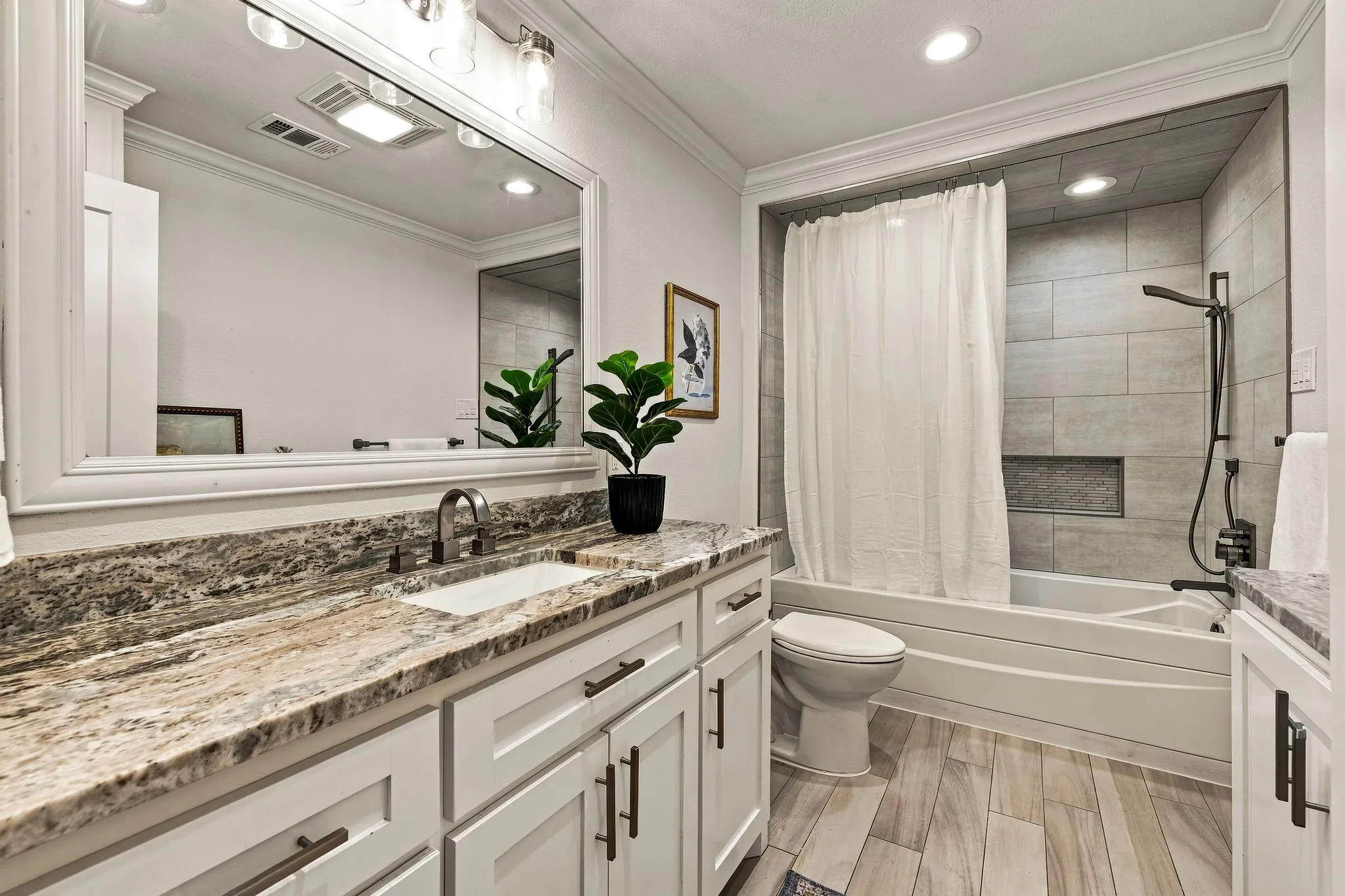 Single Family Residence For Rent in Dallas County , 6837 Arboreal Drive, Dallas, Texas 75231, 3 Bedroom, 3 Bathroom, 2 Garage spaces, 2,448 Sqft, built in 1970, mls#21403879, Real Estate Agent in Dallas, Homes For Rent in Dallas county, Homes For Rent in Dallas, Realtor in Dallas Texas, Real Estate Brokerage Independent Realty Texas, Luminita Cordes Realtor