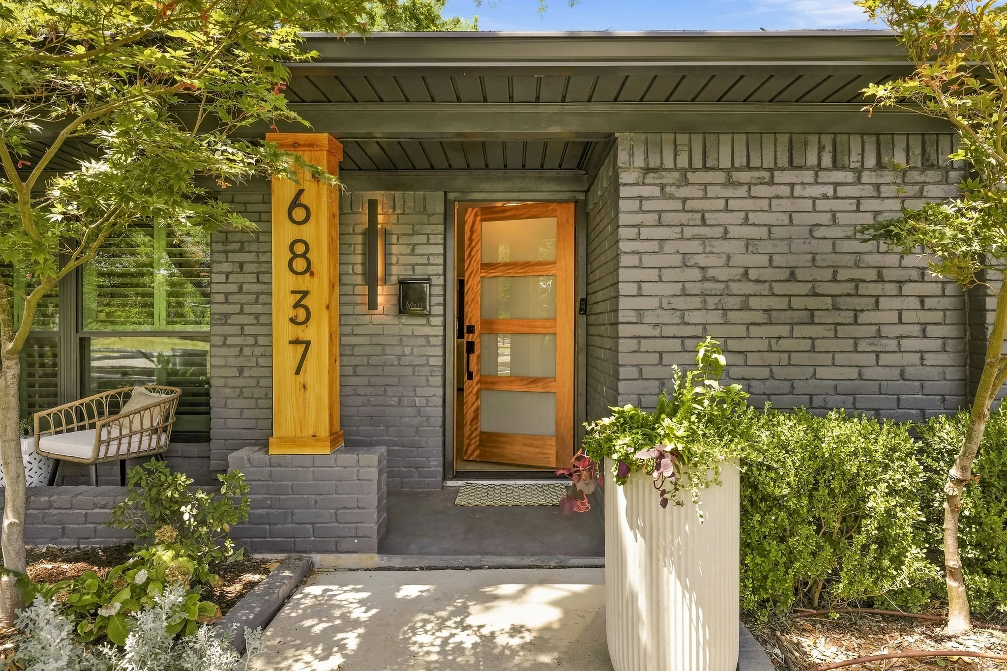 Single Family Residence For Rent in Dallas County , 6837 Arboreal Drive, Dallas, Texas 75231, 3 Bedroom, 3 Bathroom, 2 Garage spaces, 2,448 Sqft, built in 1970, mls#21403879, Real Estate Agent in Dallas, Homes For Rent in Dallas county, Homes For Rent in Dallas, Realtor in Dallas Texas, Real Estate Brokerage Independent Realty Texas, Luminita Cordes Realtor